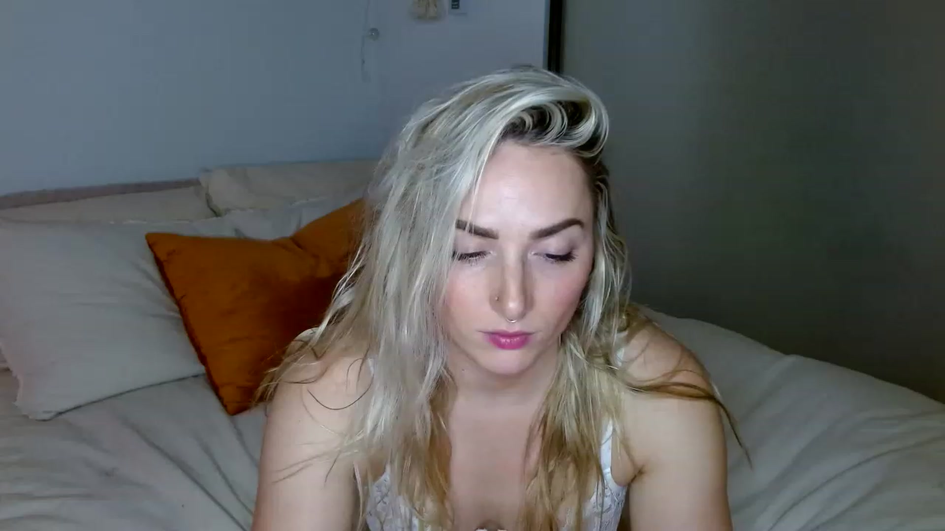 Gallery image thumbnail from OliviaQuinnn's myfreecams stream on, 01/21/2023, 04:32 image 15 of 20