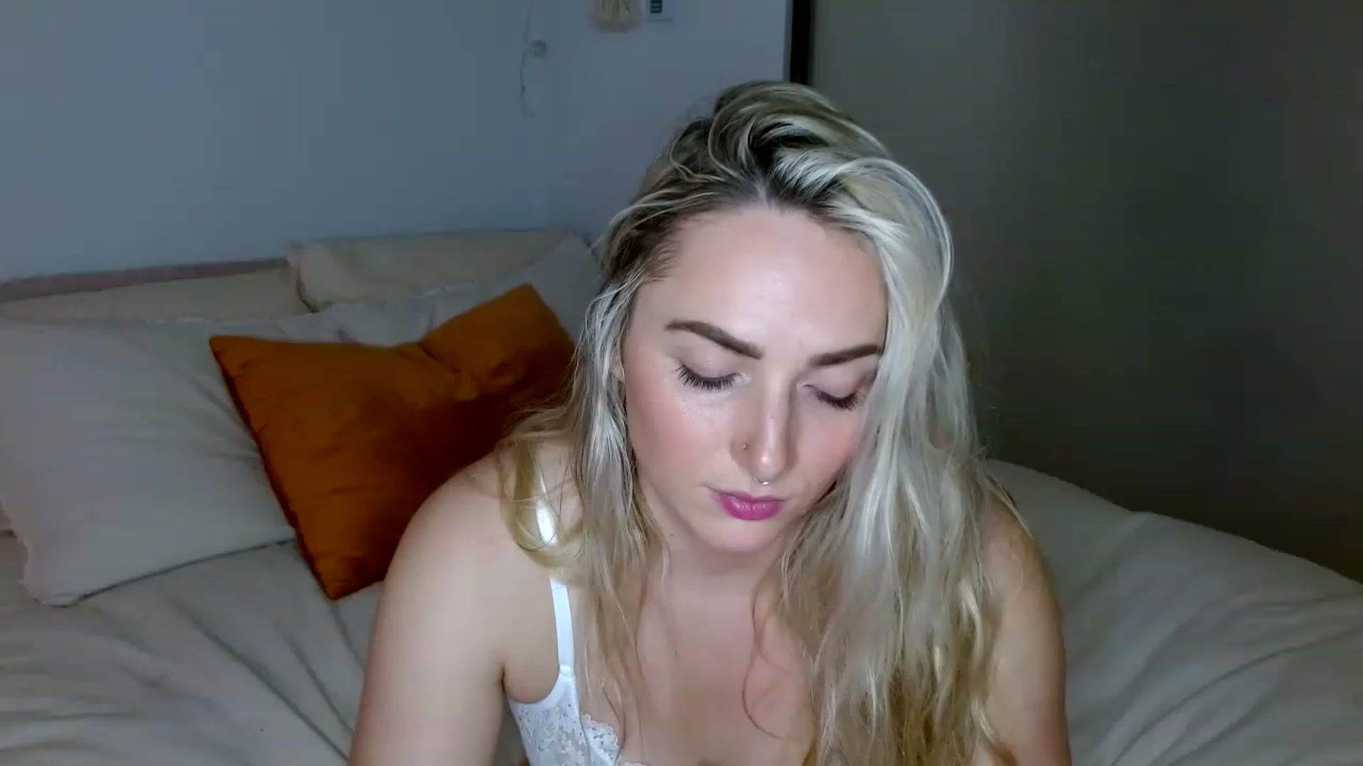Gallery image thumbnail from OliviaQuinnn's myfreecams stream on, 01/21/2023, 04:32 image 11 of 20