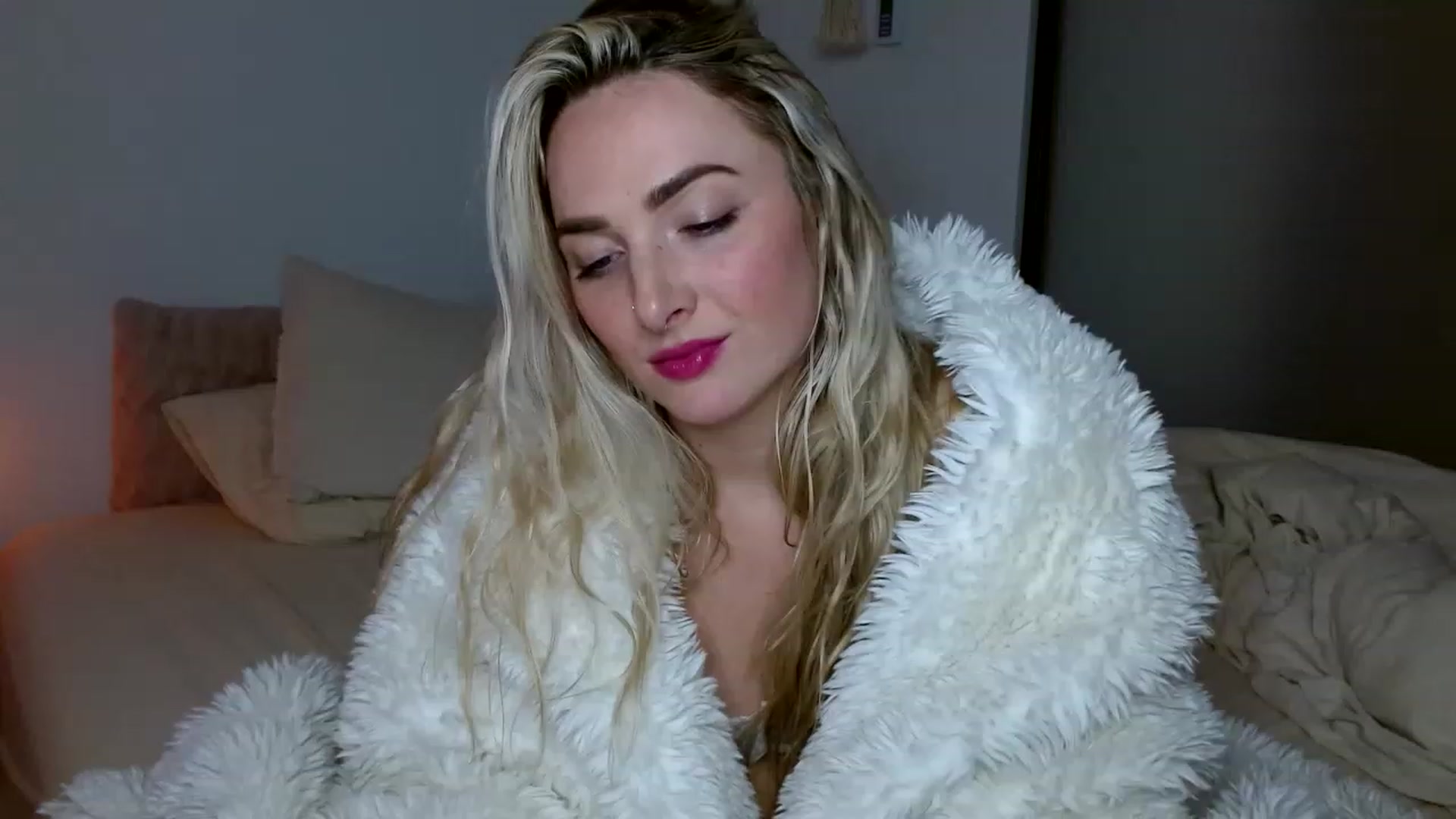 Gallery image thumbnail from OliviaQuinnn's myfreecams stream on, 01/23/2023, 07:13 image 1 of 20