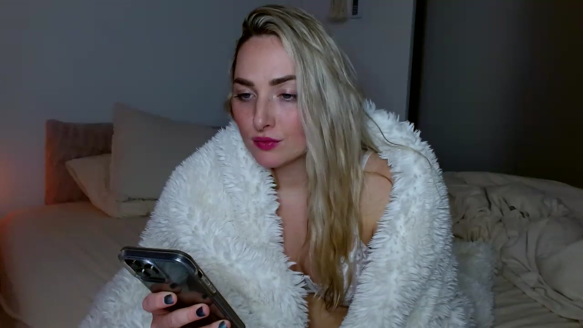 Gallery image thumbnail from OliviaQuinnn's myfreecams stream on, 01/23/2023, 07:13 image 6 of 20