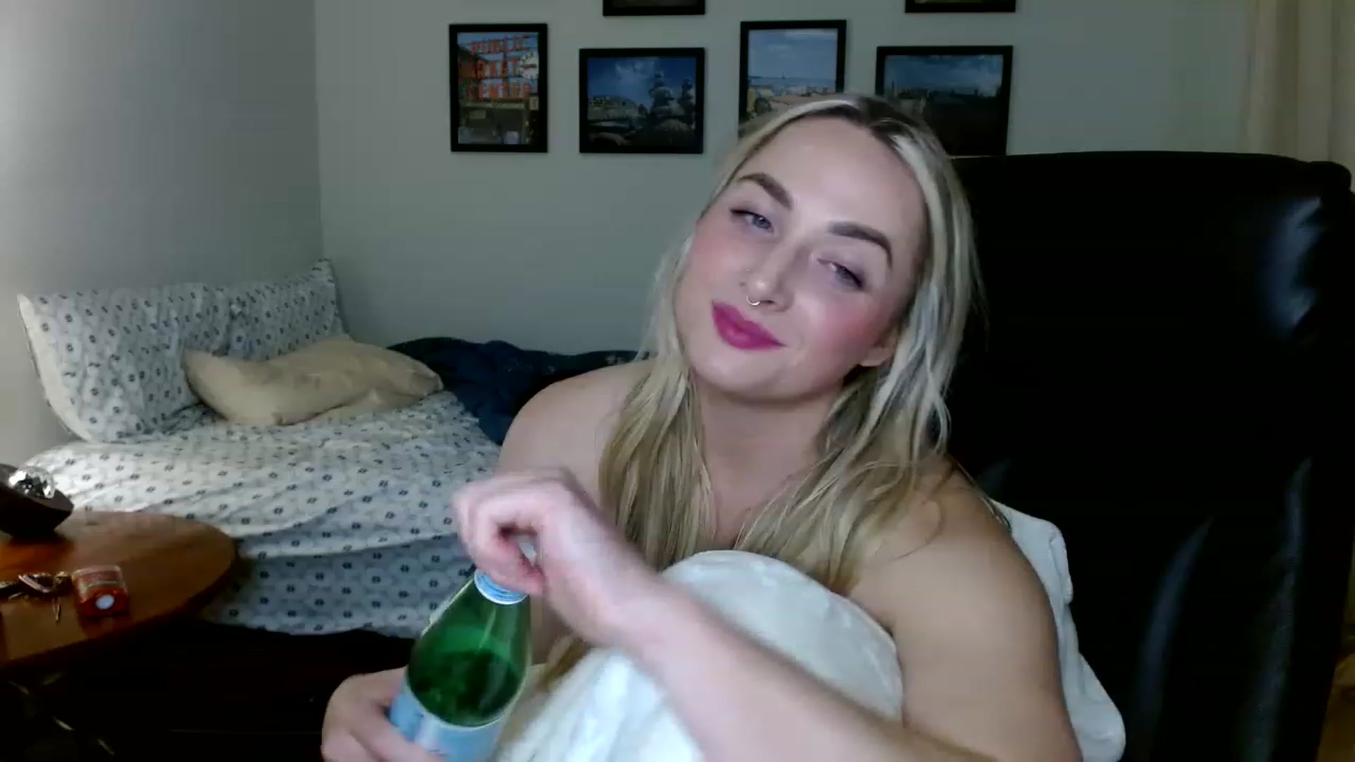 Gallery image thumbnail from OliviaQuinnn's myfreecams stream on, 02/03/2023, 06:54 image 15 of 20