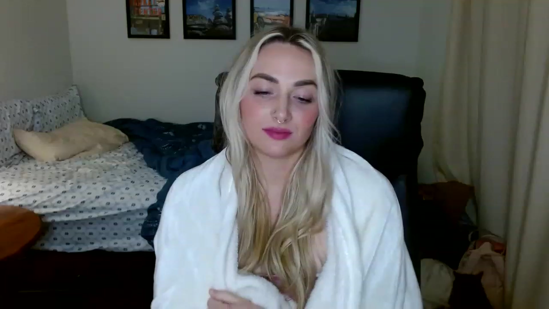 Gallery image thumbnail from OliviaQuinnn's myfreecams stream on, 02/03/2023, 06:54 image 3 of 20