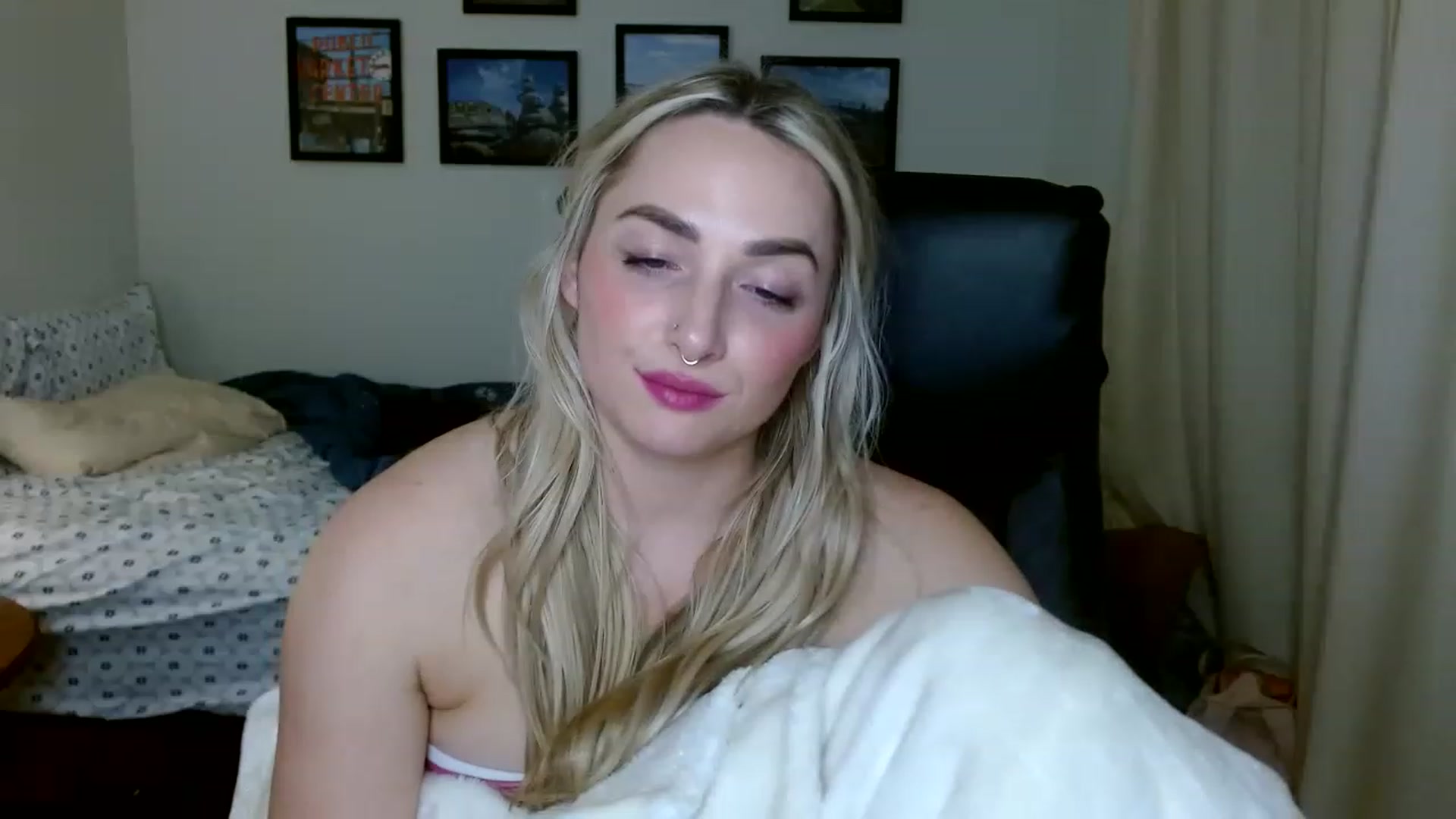 Gallery image thumbnail from OliviaQuinnn's myfreecams stream on, 02/03/2023, 06:54 image 11 of 20