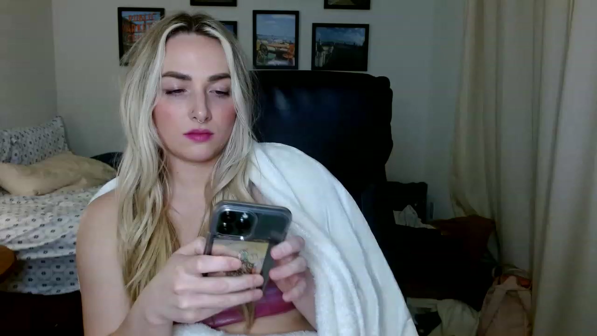 Gallery image thumbnail from OliviaQuinnn's myfreecams stream on, 02/03/2023, 06:54 image 7 of 20