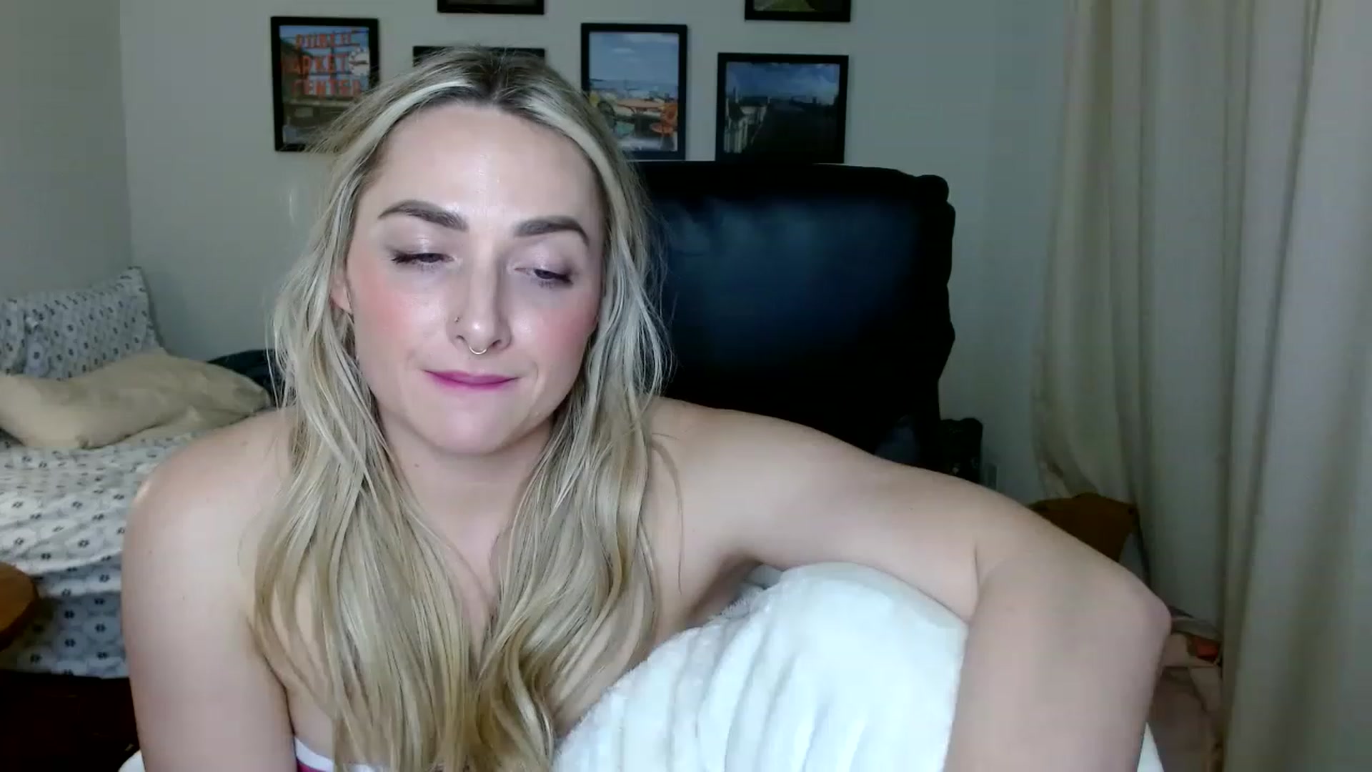 Gallery image thumbnail from OliviaQuinnn's myfreecams stream on, 02/03/2023, 06:54 image 13 of 20