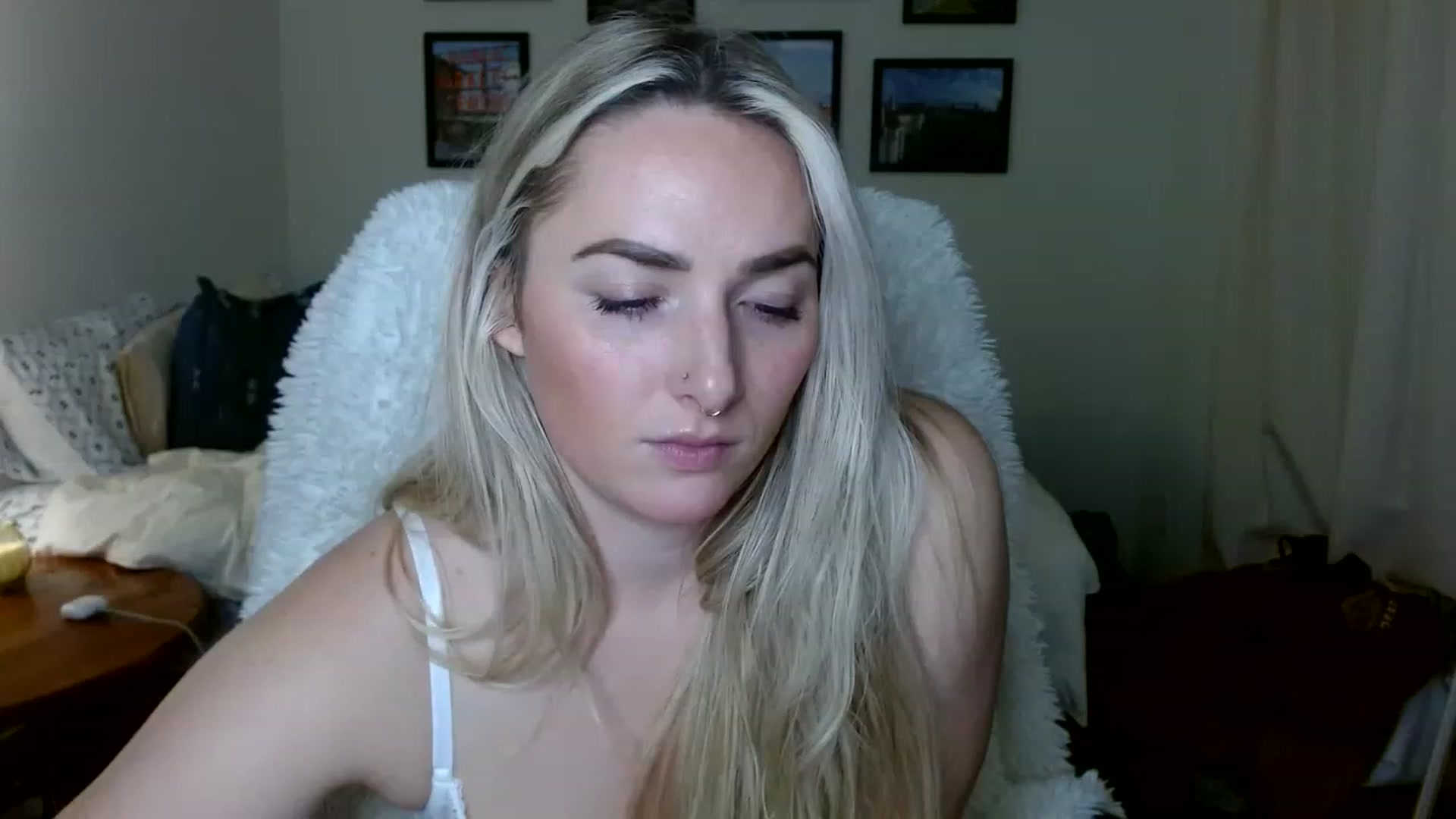 Gallery image thumbnail from OliviaQuinnn's myfreecams stream on, 02/06/2023, 02:12 image 5 of 20