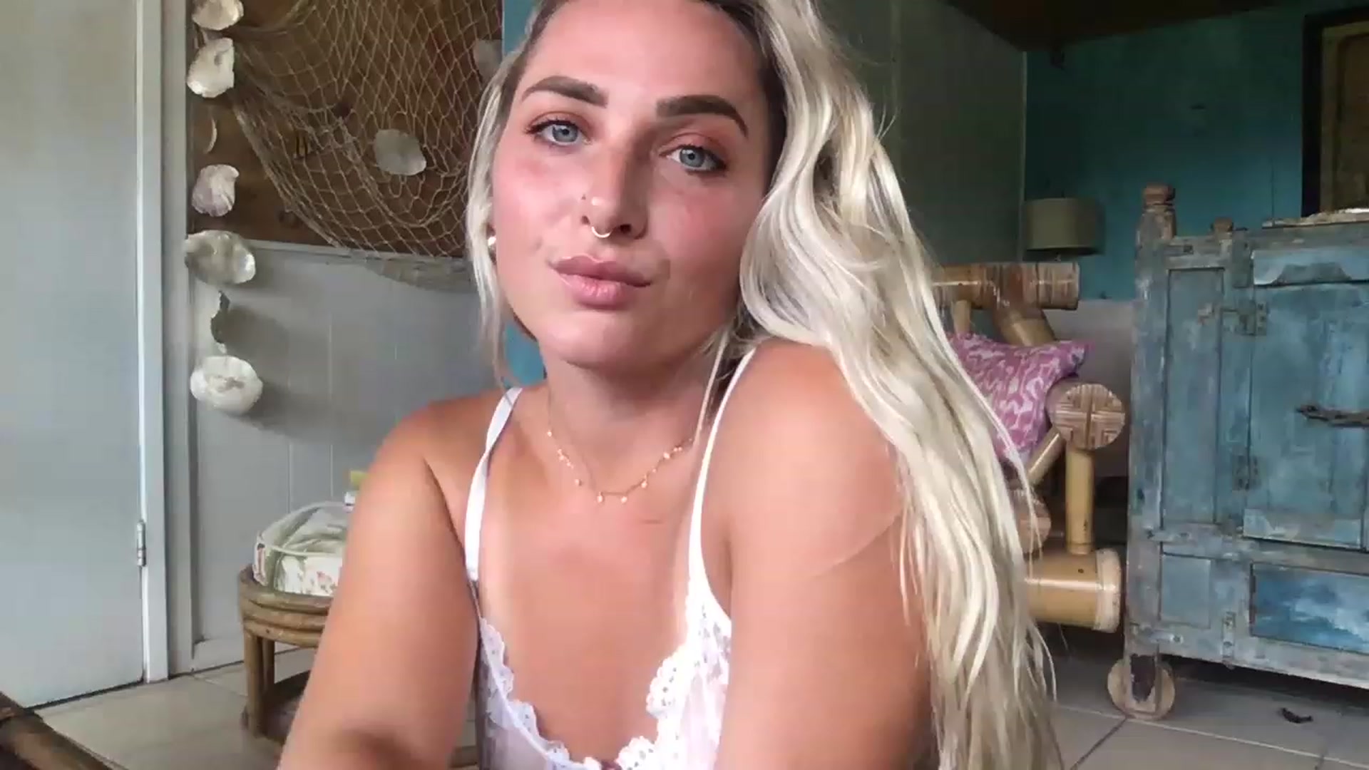 Gallery image thumbnail from OliviaQuinnn's myfreecams stream on, 04/18/2023, 23:37 image 1 of 20