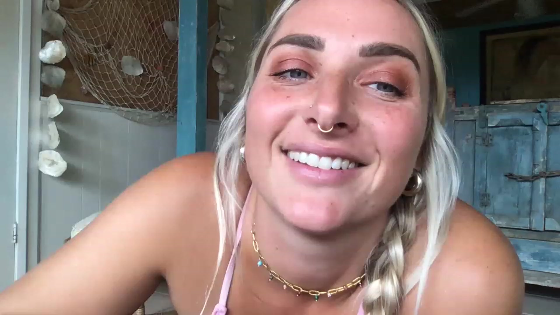 Gallery image thumbnail from OliviaQuinnn's myfreecams stream on, 04/25/2023, 24:02 image 18 of 20