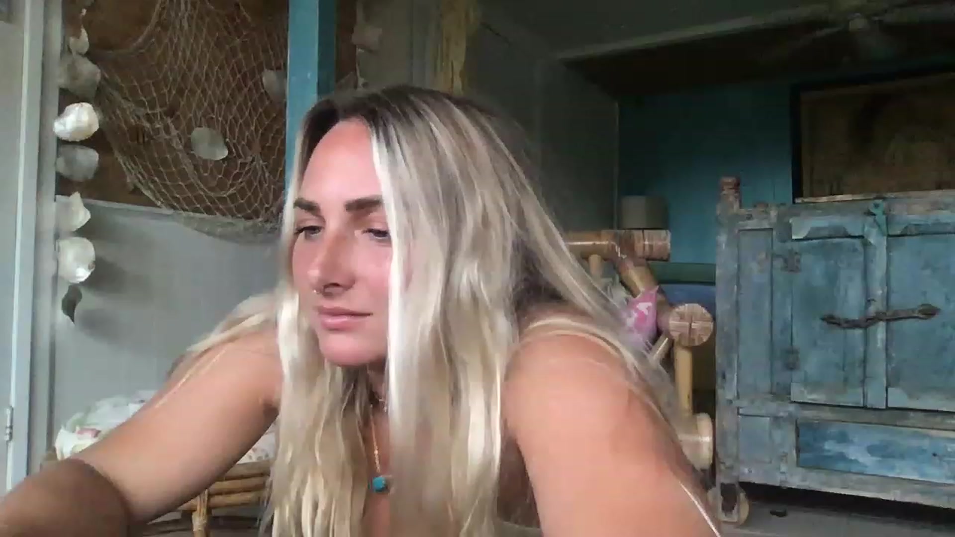 Gallery image thumbnail from OliviaQuinnn's myfreecams stream on, 04/27/2023, 02:42 image 13 of 20
