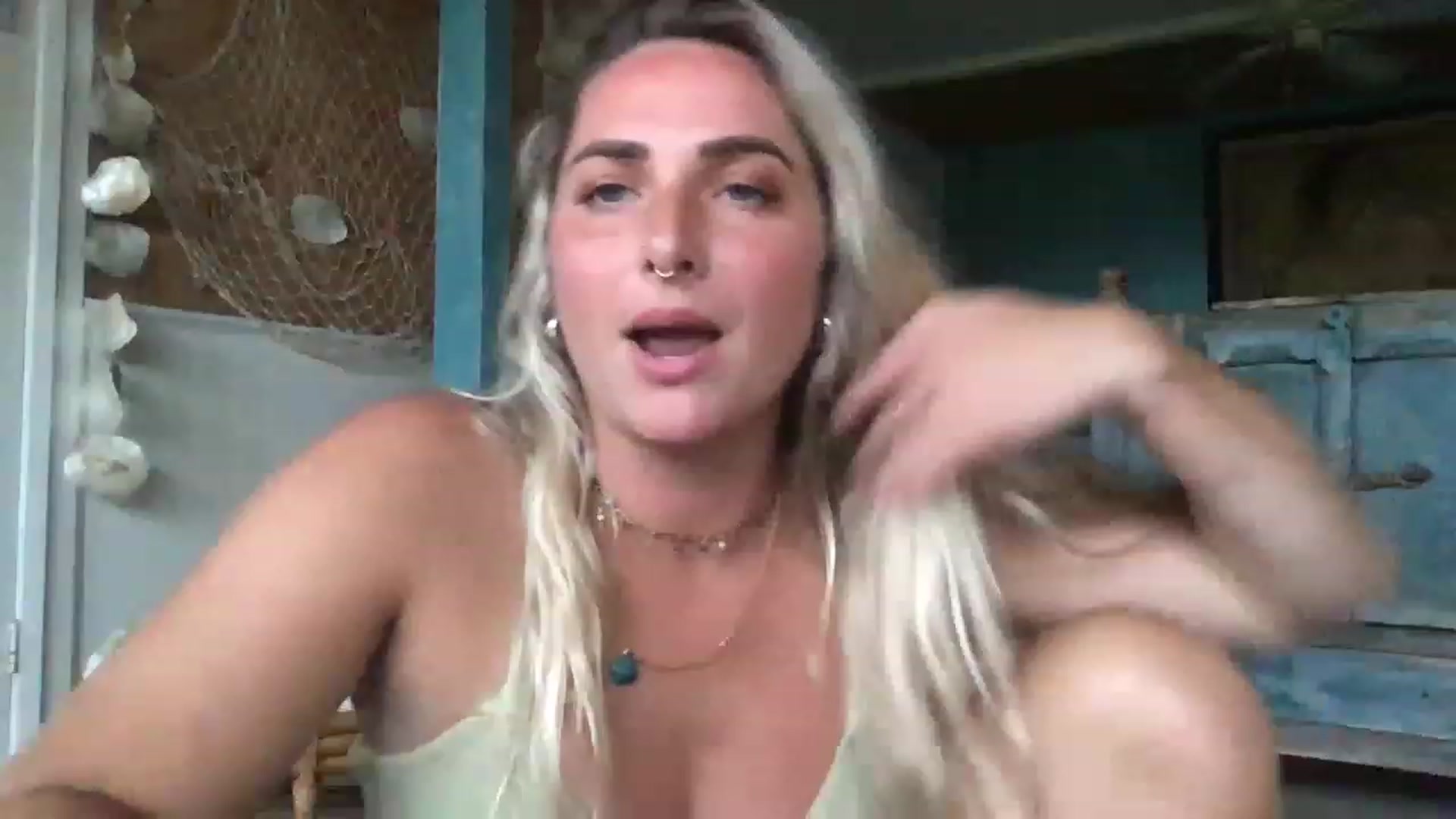 Gallery image thumbnail from OliviaQuinnn's myfreecams stream on, 04/27/2023, 02:42 image 7 of 20
