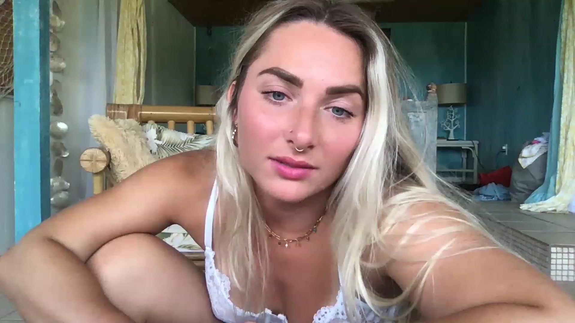 Gallery image thumbnail from OliviaQuinnn's myfreecams stream on, 05/04/2023, 22:01 image 7 of 20