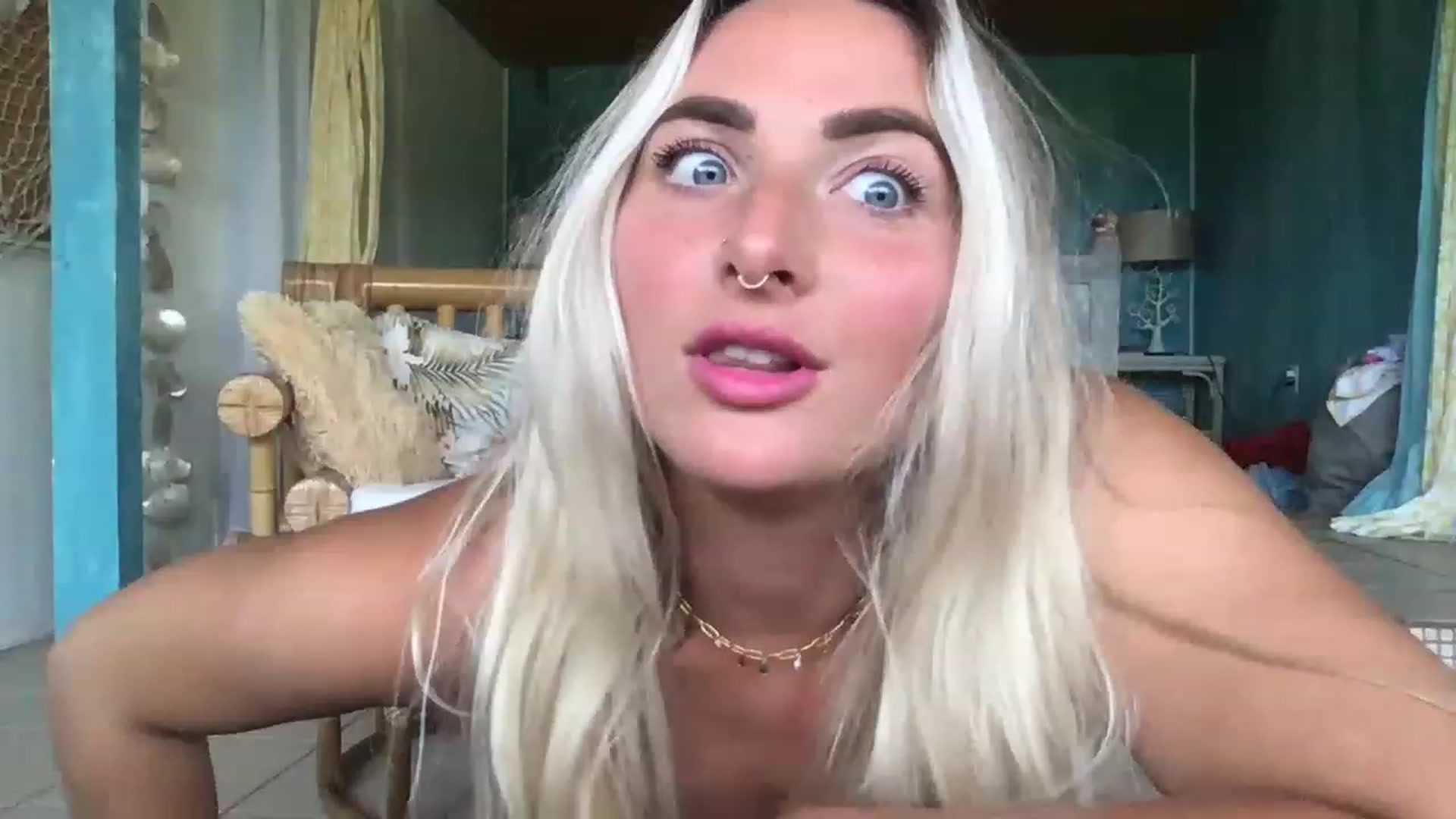 Gallery image thumbnail from OliviaQuinnn's myfreecams stream on, 05/04/2023, 22:01 image 12 of 20