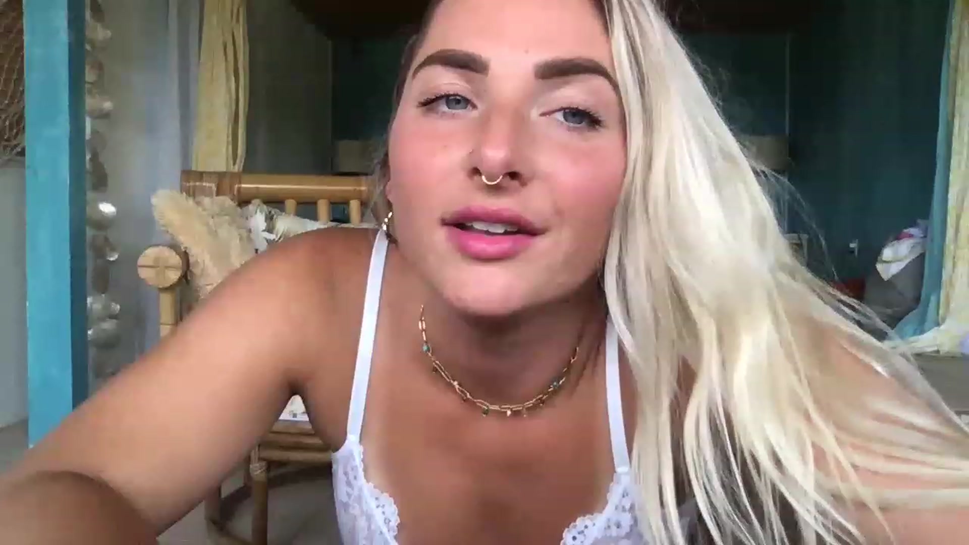 Gallery image thumbnail from OliviaQuinnn's myfreecams stream on, 05/04/2023, 22:01 image 6 of 20