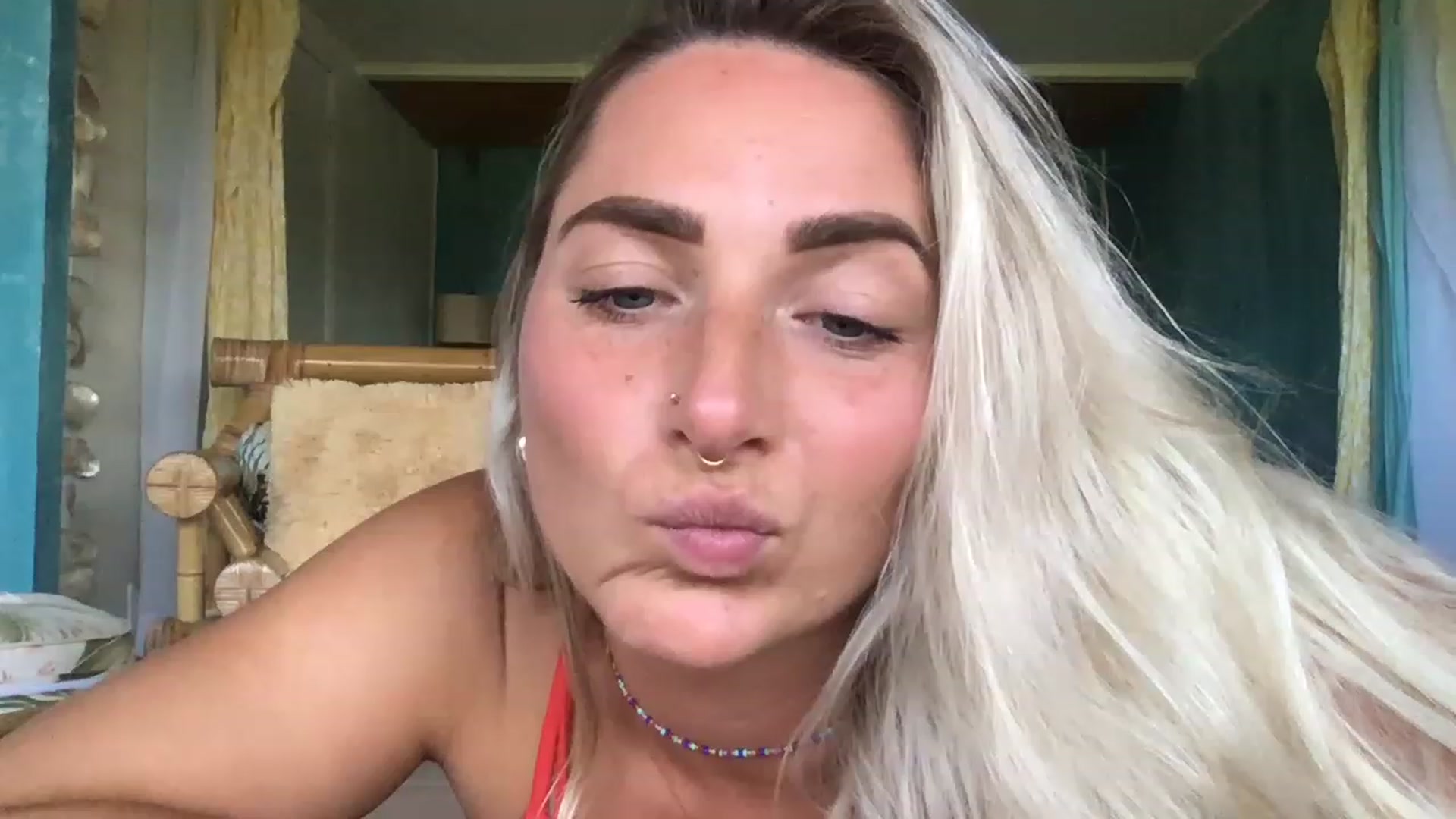 Gallery image thumbnail from OliviaQuinnn's myfreecams stream on, 05/08/2023, 23:38 image 17 of 20
