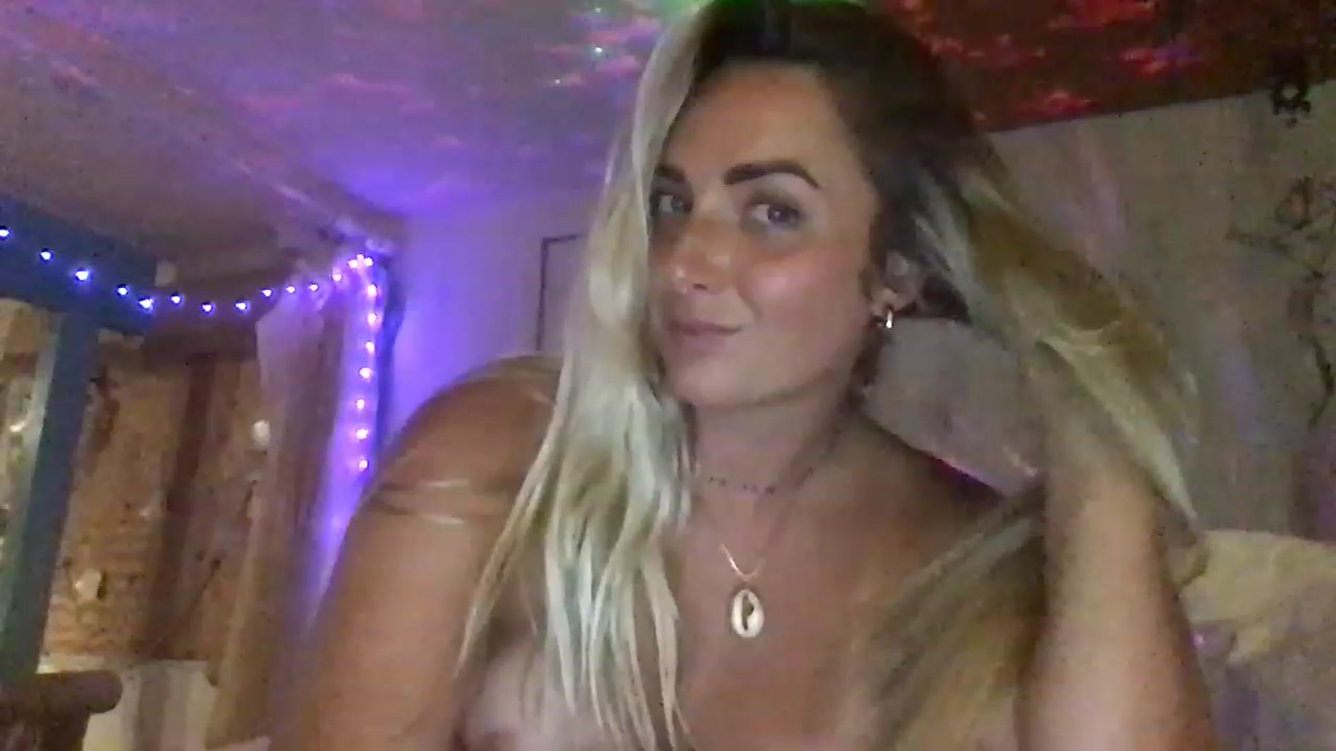 Gallery image thumbnail from OliviaQuinnn's myfreecams stream on, 05/09/2023, 07:49 image 15 of 20