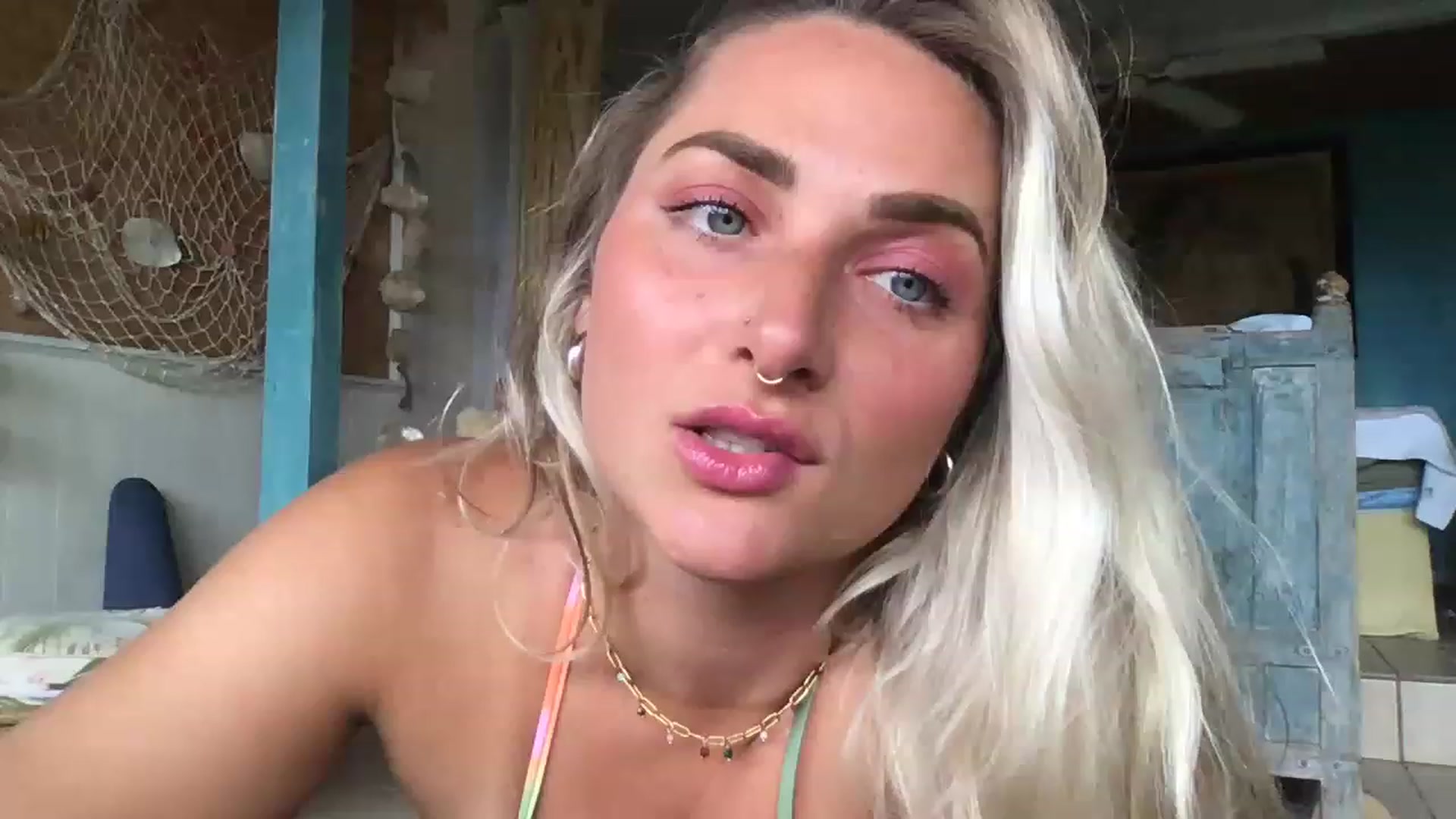 Gallery image thumbnail from OliviaQuinnn's myfreecams stream on, 05/16/2023, 23:32 image 17 of 20