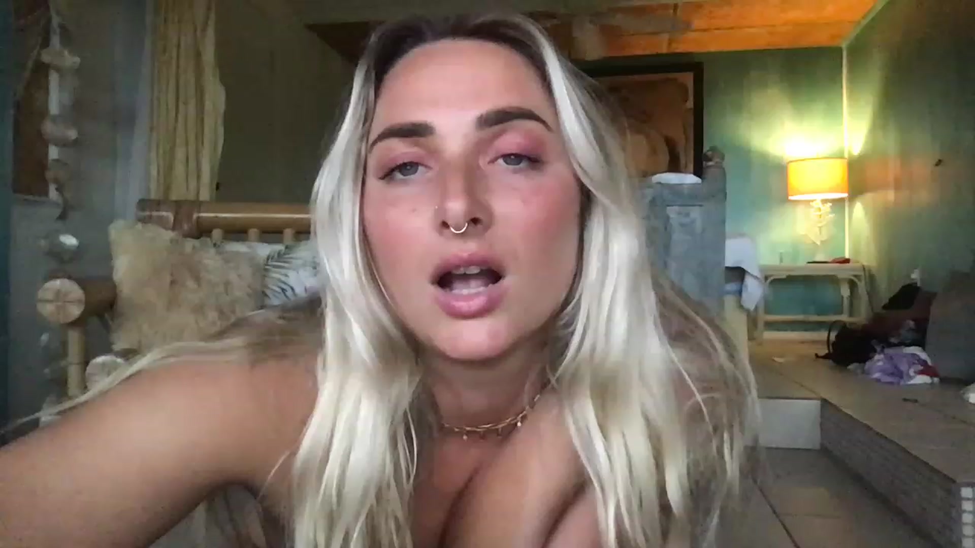 Gallery image thumbnail from OliviaQuinnn's myfreecams stream on, 05/17/2023, 04:30 image 13 of 20