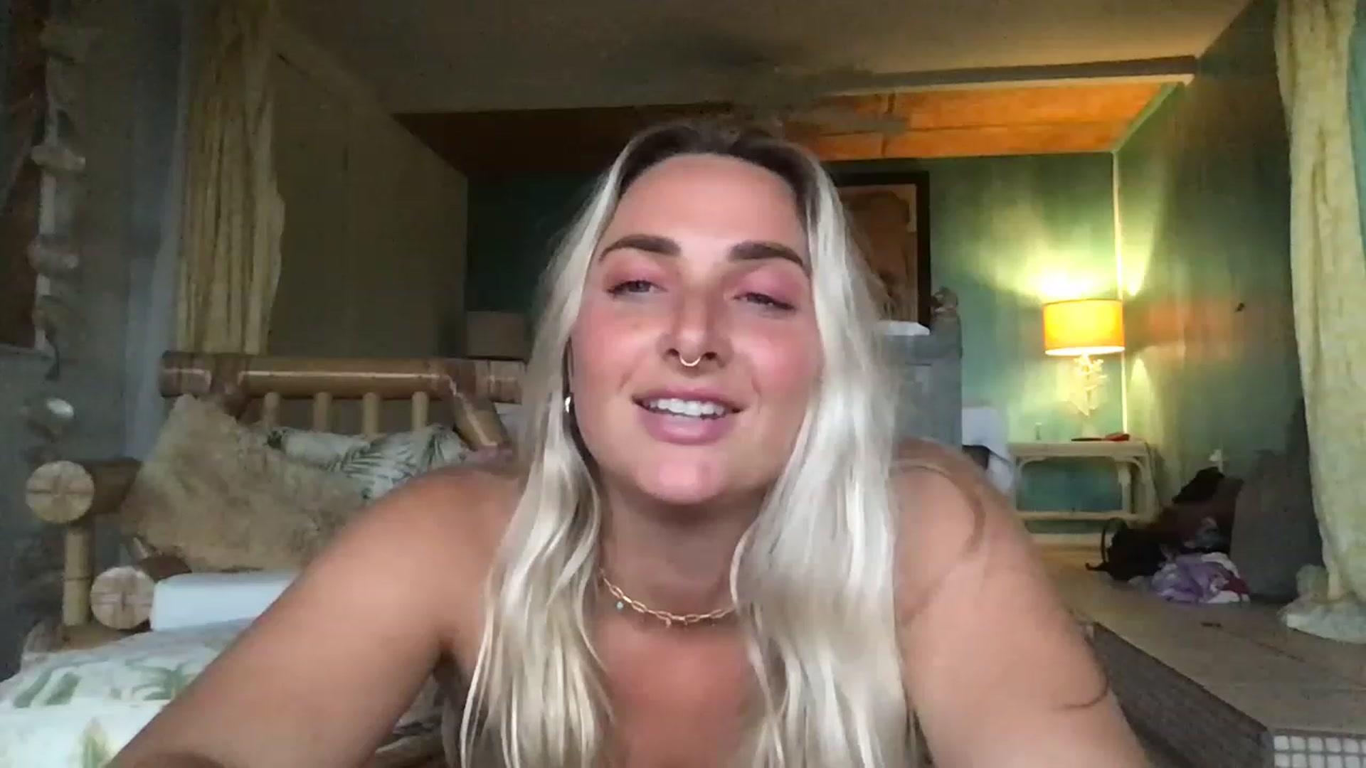 Gallery image thumbnail from OliviaQuinnn's myfreecams stream on, 05/17/2023, 04:30 image 17 of 20