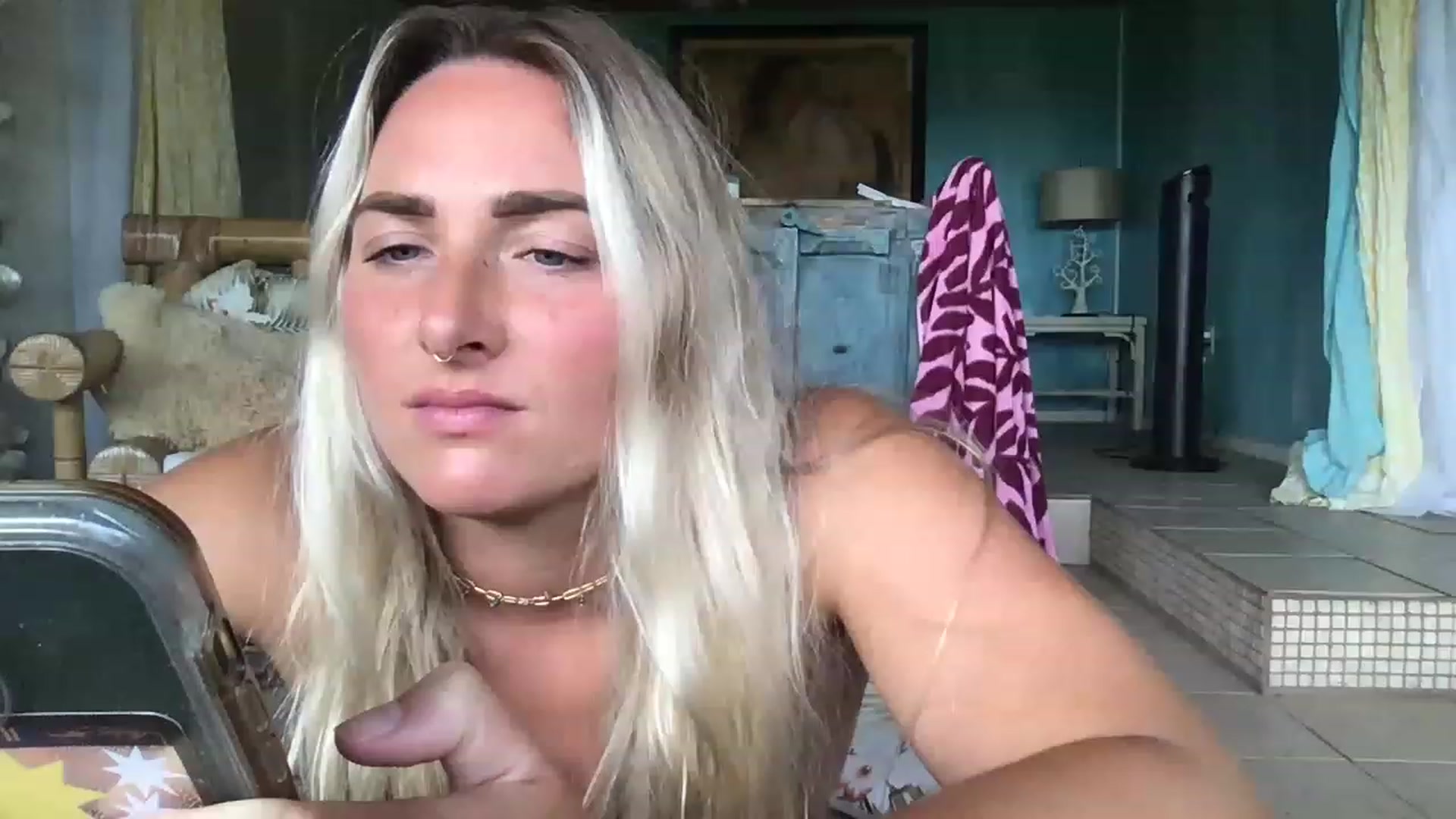 Gallery image thumbnail from OliviaQuinnn's myfreecams stream on, 05/26/2023, 24:24 image 13 of 20