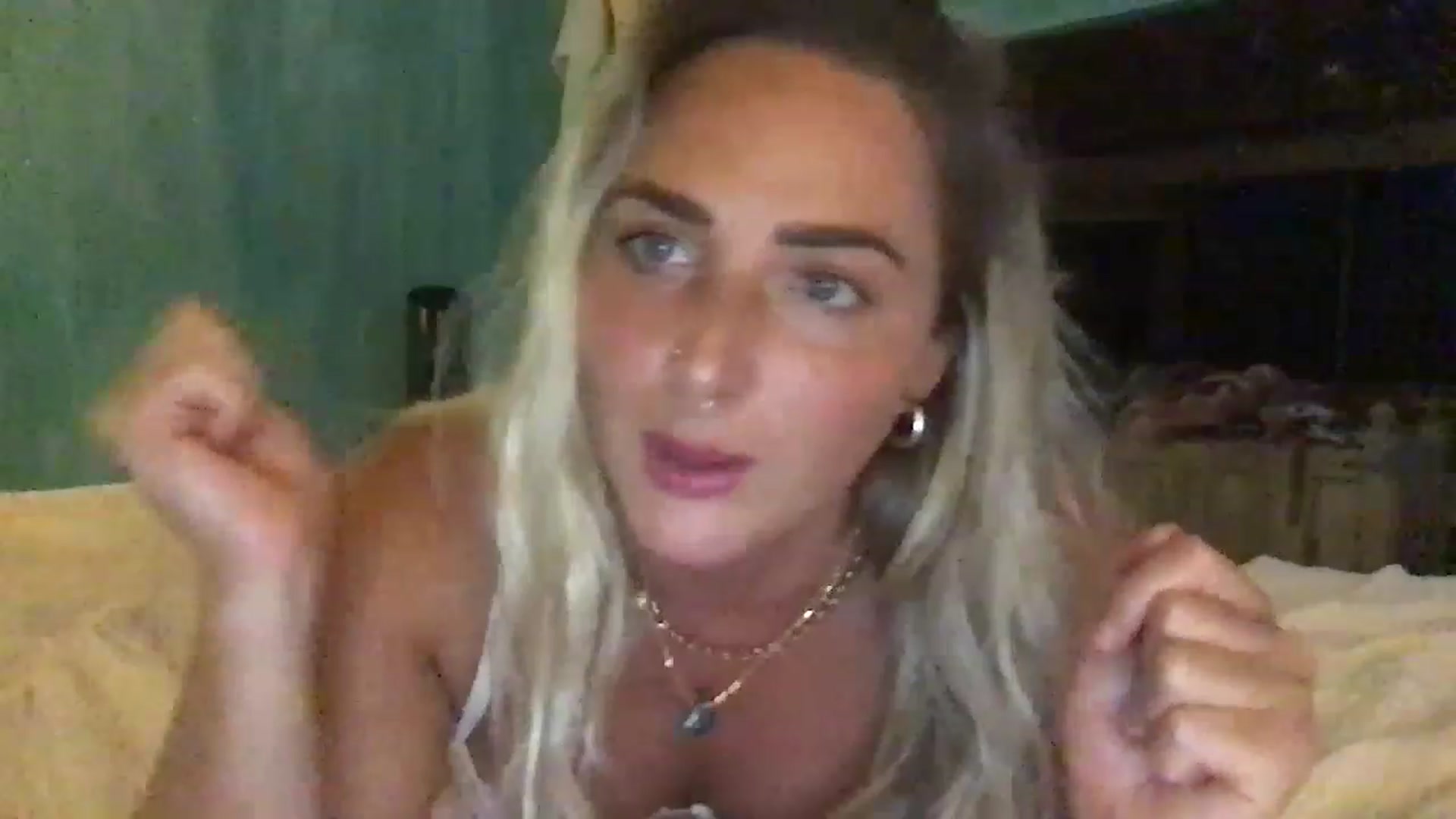 Gallery image thumbnail from OliviaQuinnn's myfreecams stream on, 06/02/2023, 05:34 image 15 of 20