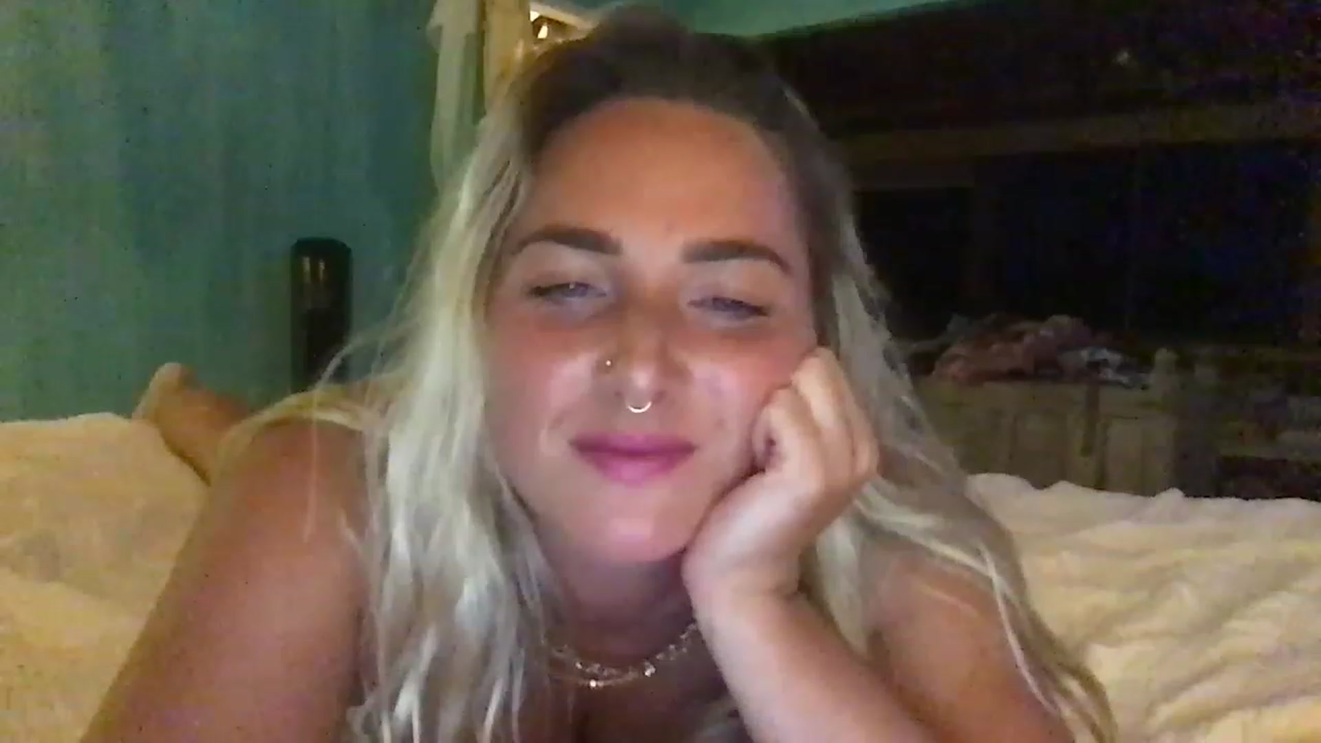Gallery image thumbnail from OliviaQuinnn's myfreecams stream on, 06/02/2023, 05:34 image 14 of 20