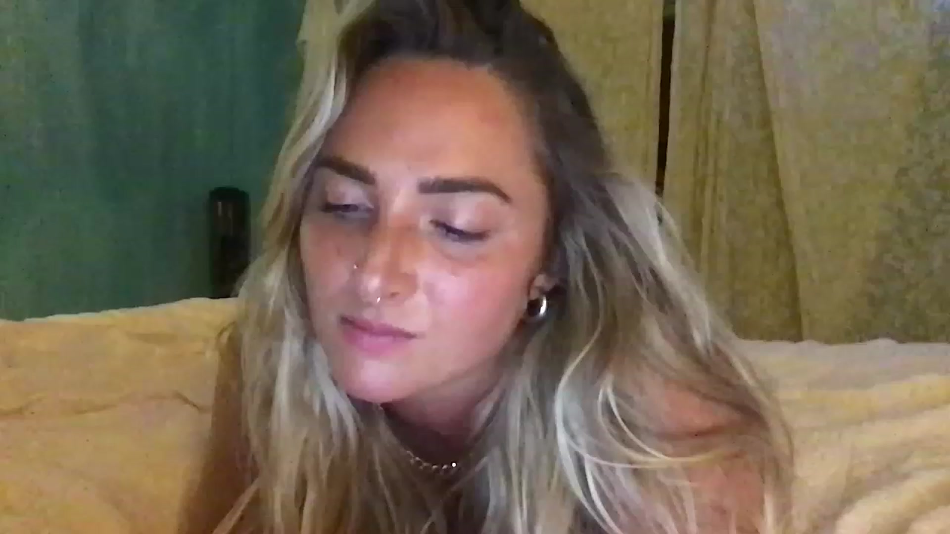 Gallery image thumbnail from OliviaQuinnn's myfreecams stream on, 06/02/2023, 07:20 image 16 of 20
