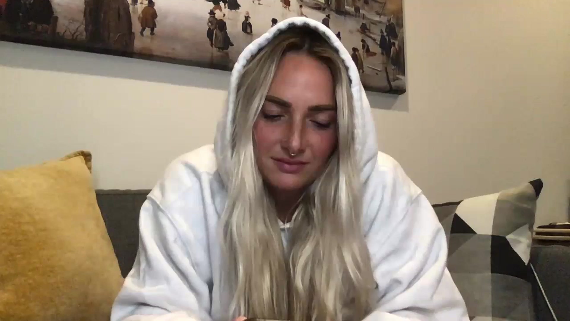 Gallery image thumbnail from OliviaQuinnn's myfreecams stream on, 06/10/2023, 04:42 image 15 of 20