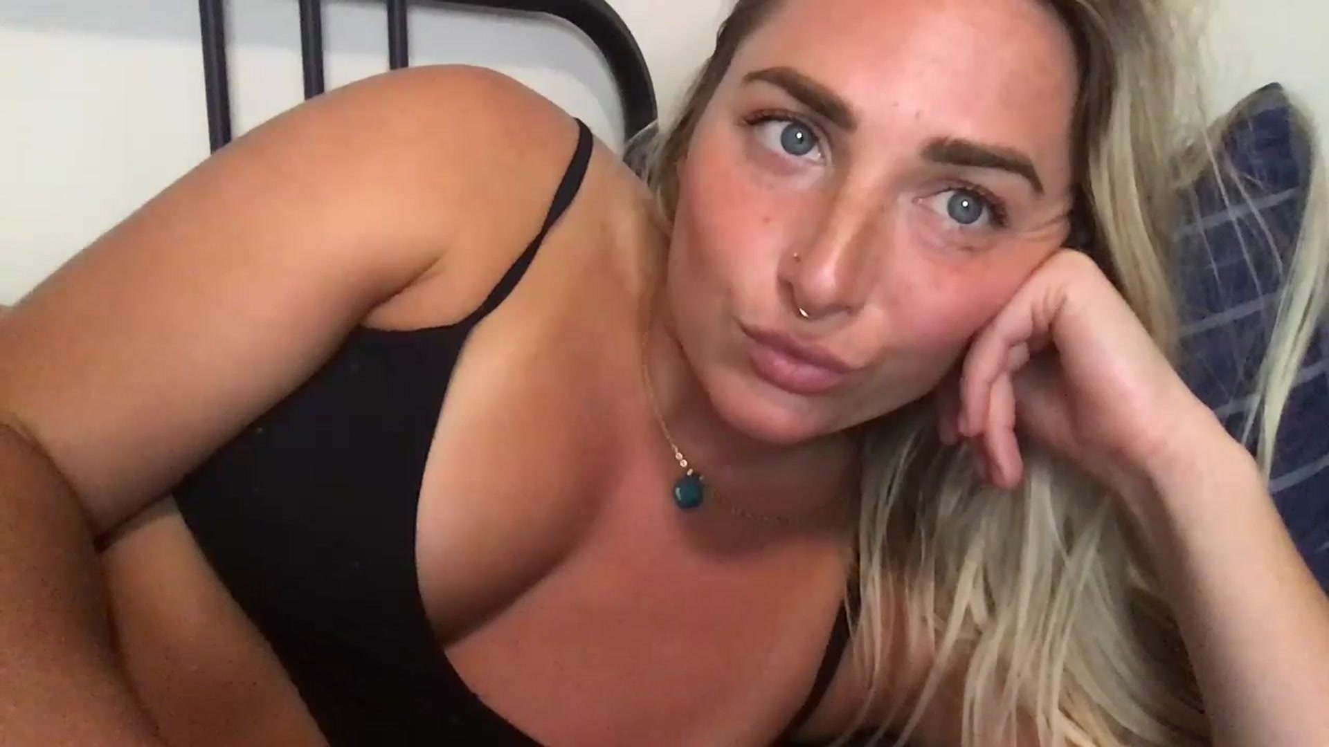Gallery image thumbnail from OliviaQuinnn's myfreecams stream on, 06/13/2023, 07:16 image 7 of 20