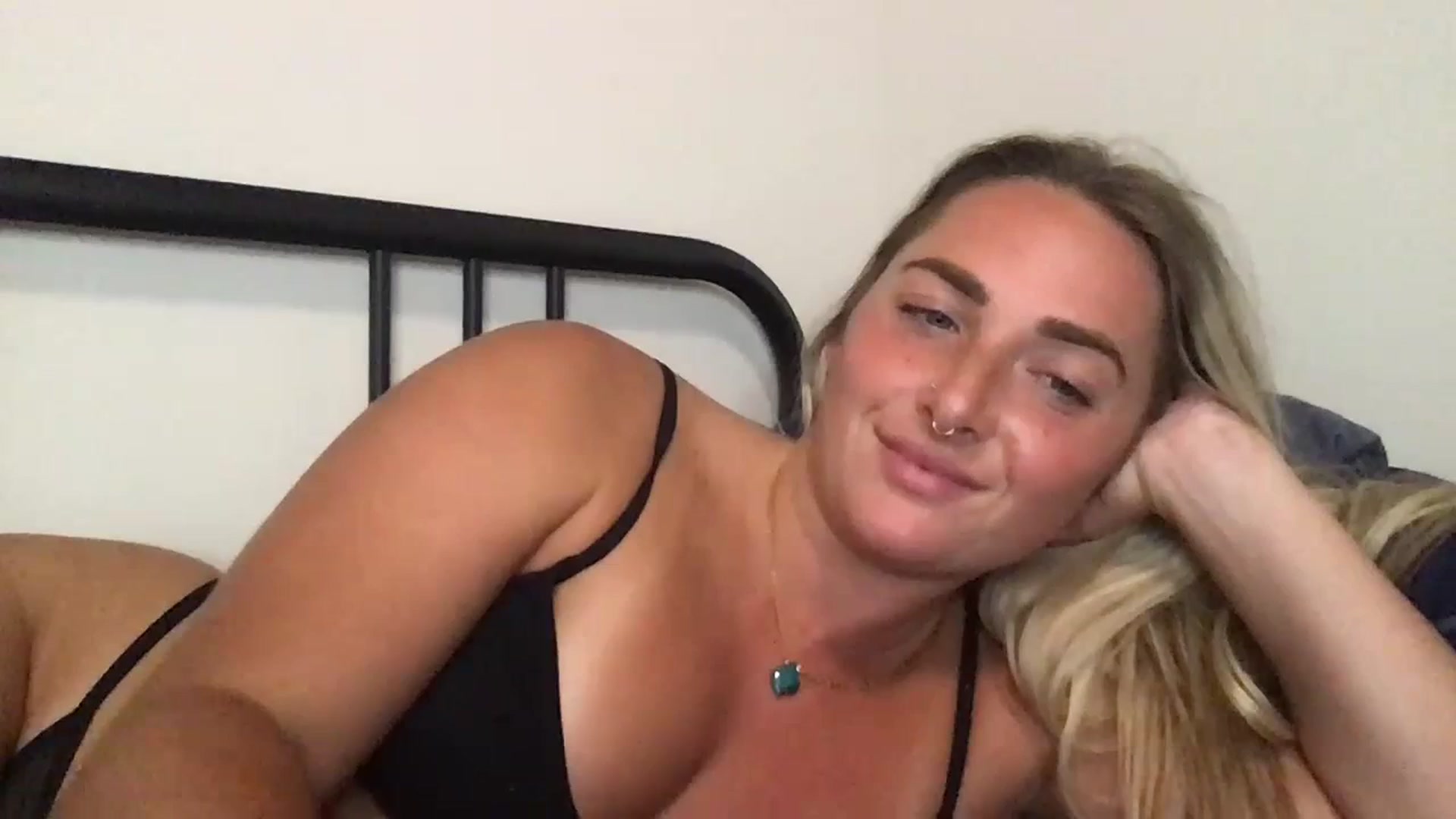 Gallery image thumbnail from OliviaQuinnn's myfreecams stream on, 06/13/2023, 07:16 image 1 of 20