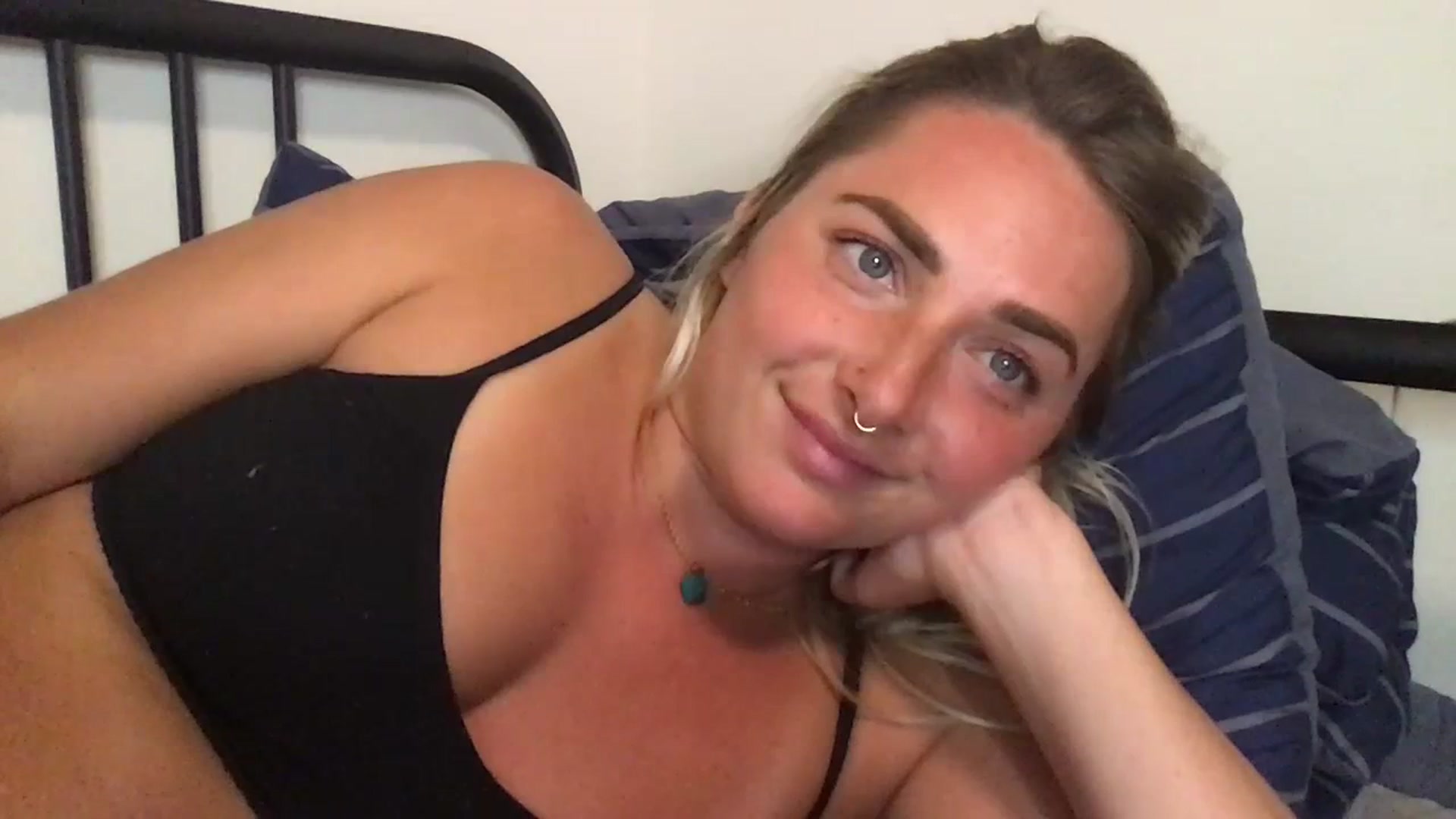 Gallery image thumbnail from OliviaQuinnn's myfreecams stream on, 06/13/2023, 07:16 image 19 of 20