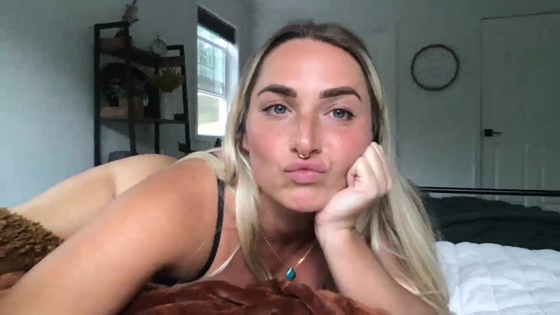 Gallery image thumbnail from OliviaQuinnn's myfreecams stream on, 06/13/2023, 22:59 image 3 of 20