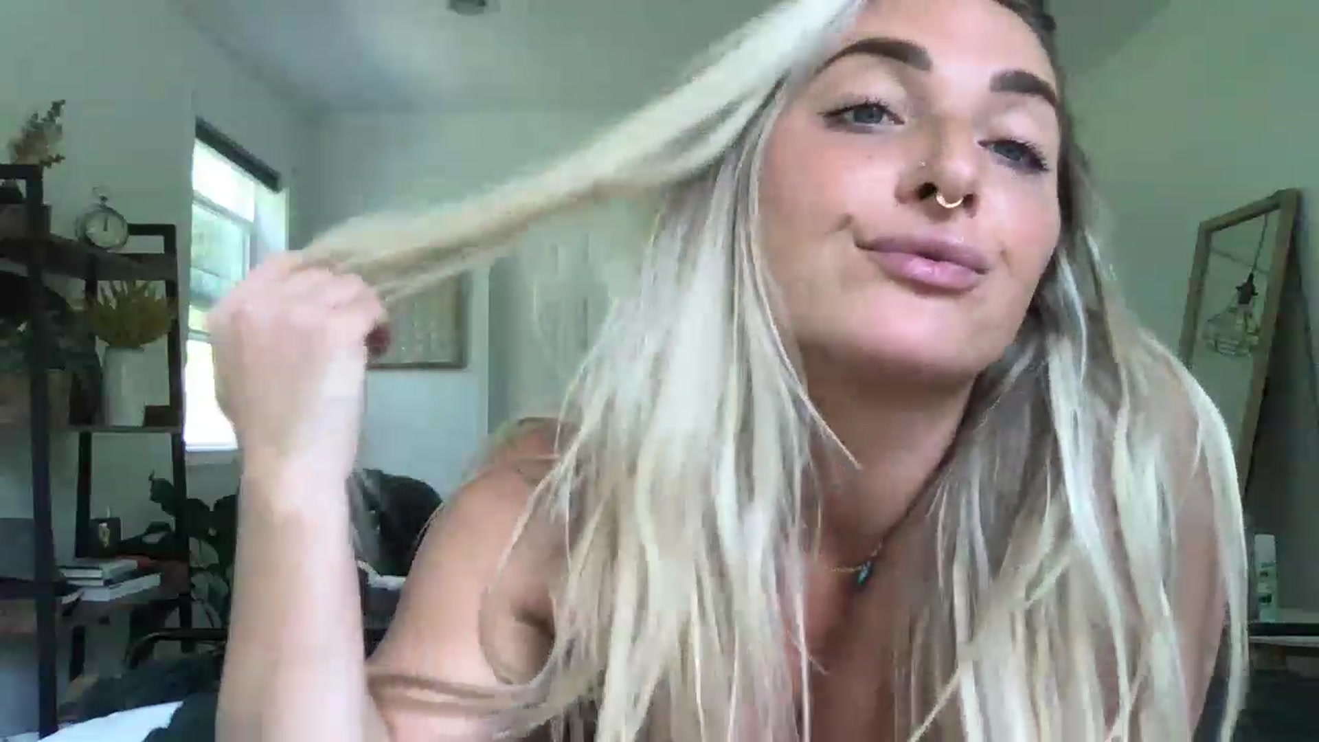 Gallery image thumbnail from OliviaQuinnn's myfreecams stream on, 06/15/2023, 19:47 image 4 of 20
