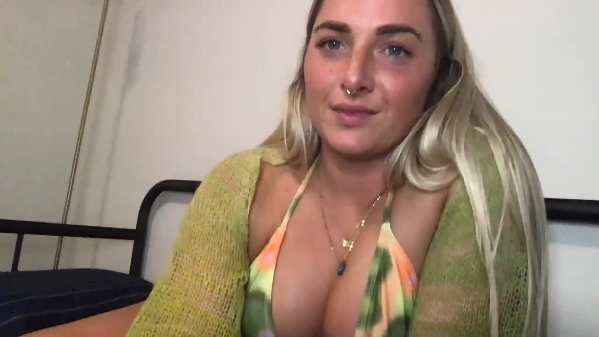 Gallery image thumbnail from OliviaQuinnn's myfreecams stream on, 06/20/2023, 05:29 image 7 of 20