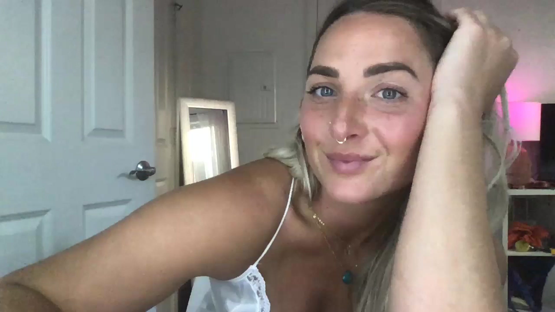 Gallery image thumbnail from OliviaQuinnn's myfreecams stream on, 07/03/2023, 23:58 image 2 of 20