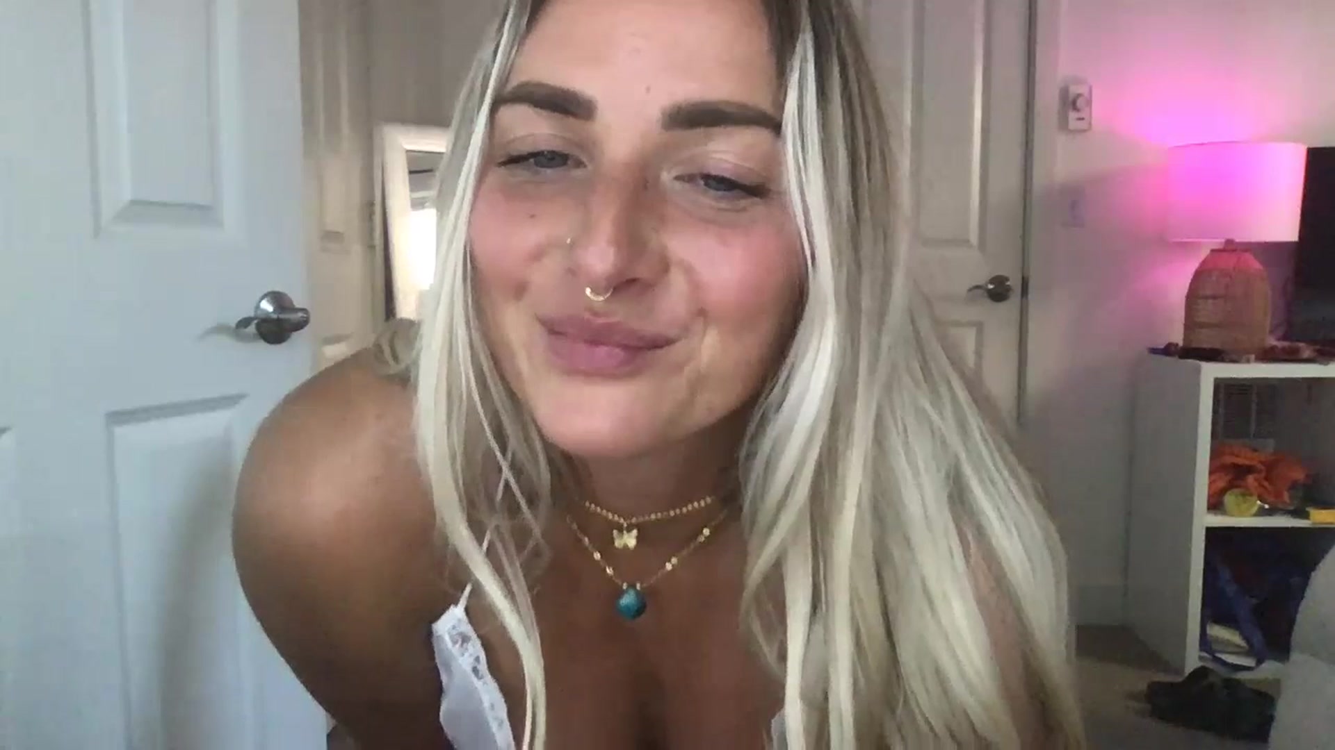 Gallery image thumbnail from OliviaQuinnn's myfreecams stream on, 07/03/2023, 23:58 image 5 of 20