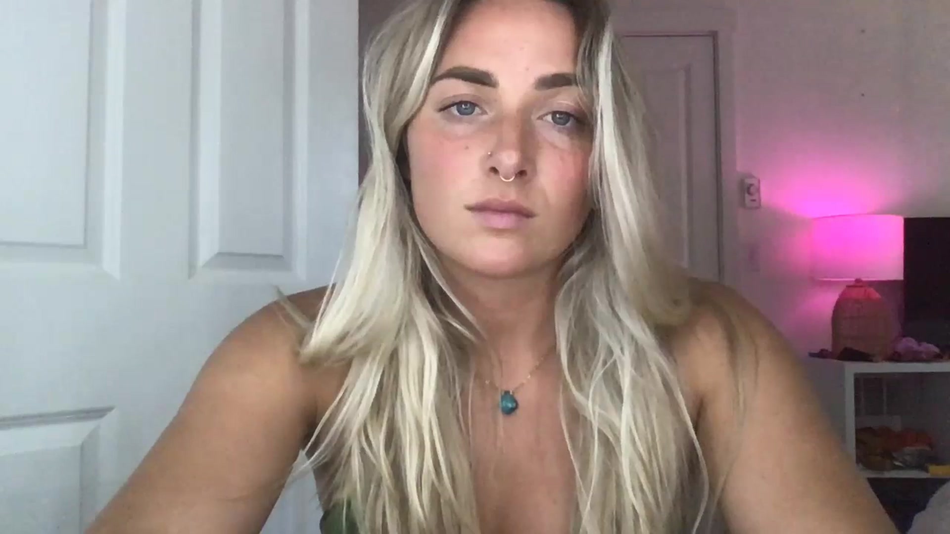 Gallery image thumbnail from OliviaQuinnn's myfreecams stream on, 07/06/2023, 01:28 image 4 of 20