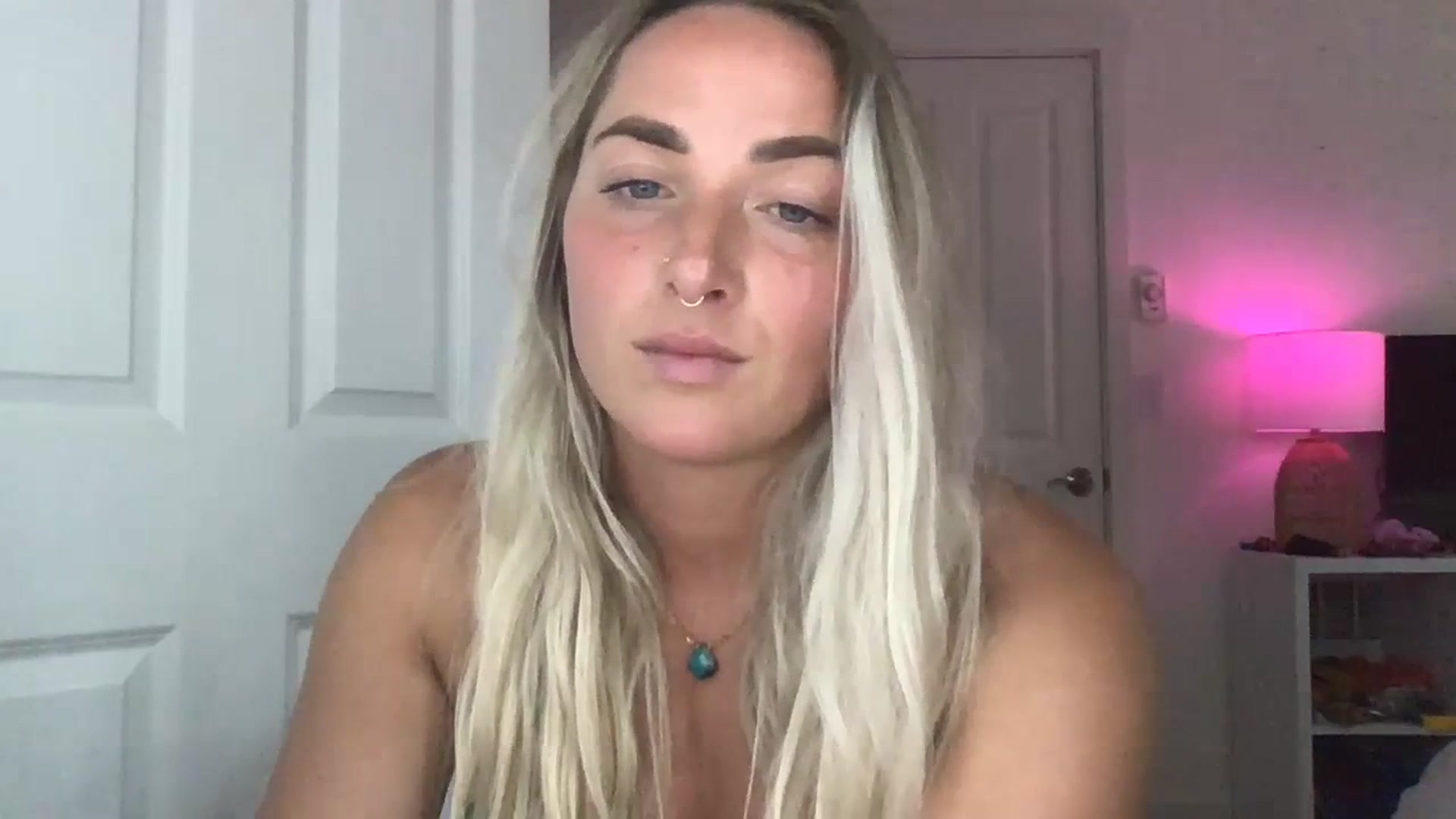 Gallery image thumbnail from OliviaQuinnn's myfreecams stream on, 07/06/2023, 01:28 image 18 of 20