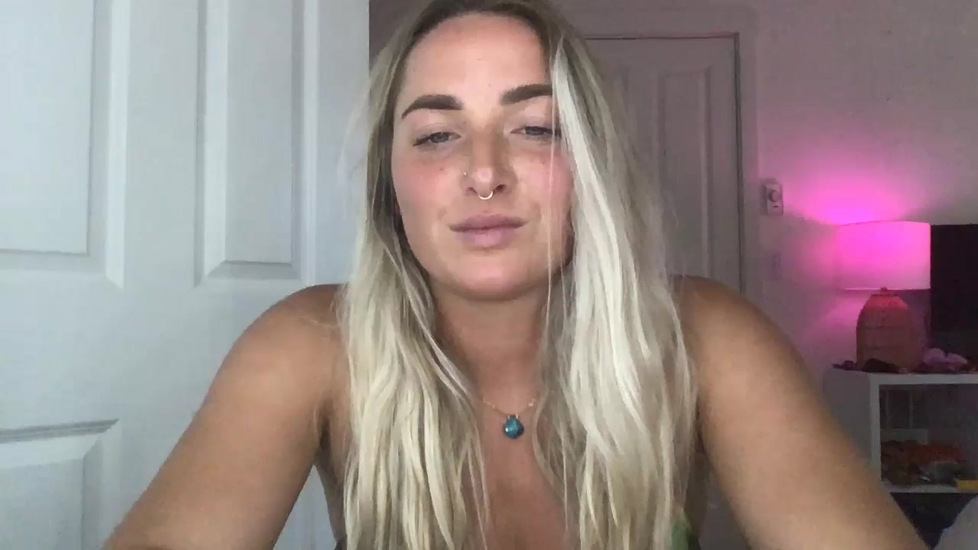 Gallery image thumbnail from OliviaQuinnn's myfreecams stream on, 07/06/2023, 01:28 image 19 of 20