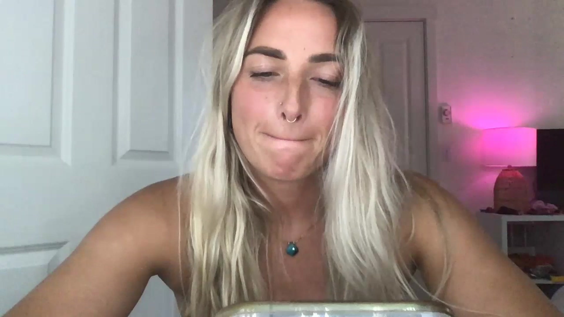 Gallery image thumbnail from OliviaQuinnn's myfreecams stream on, 07/06/2023, 01:28 image 9 of 20