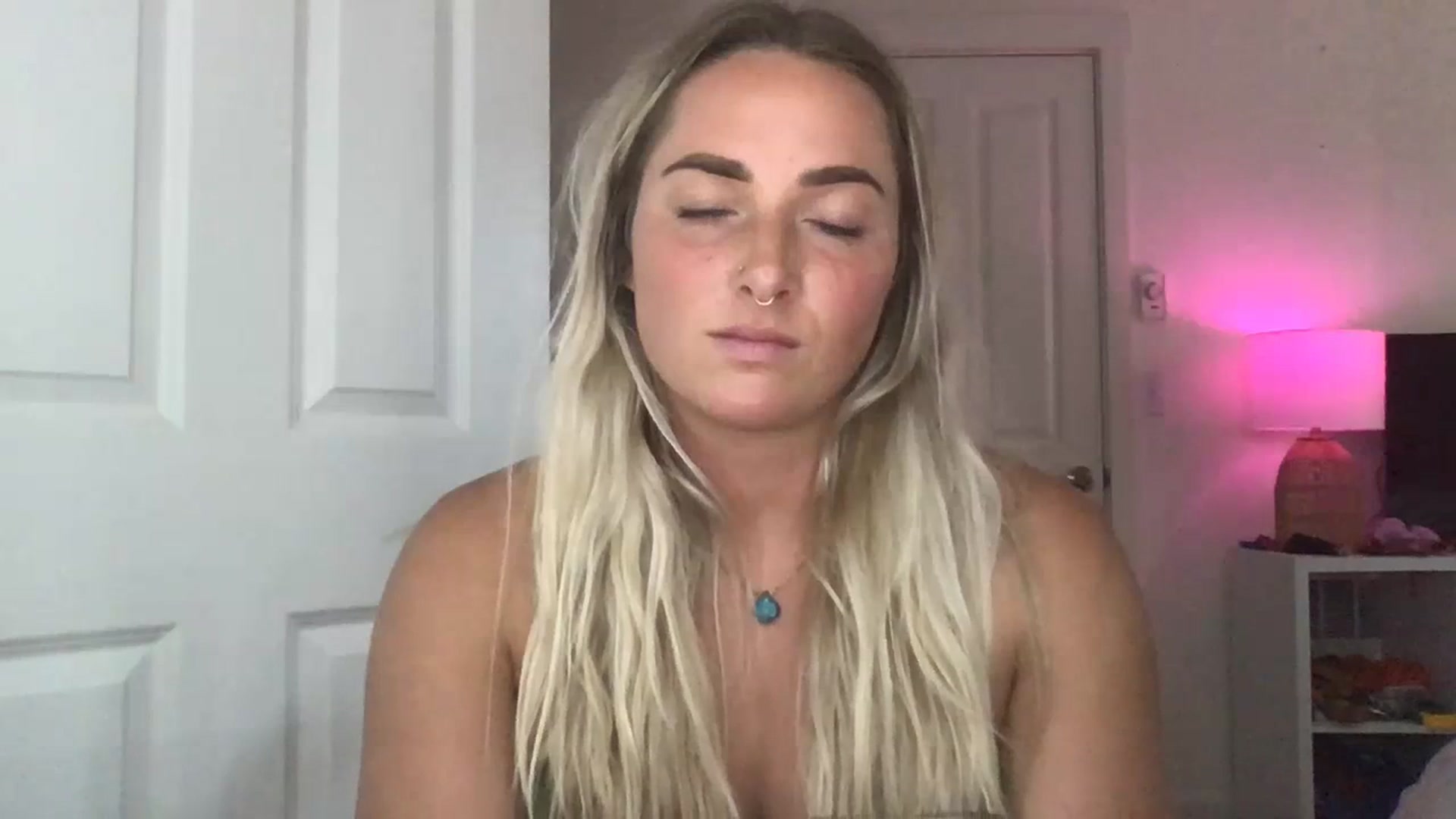 Gallery image thumbnail from OliviaQuinnn's myfreecams stream on, 07/06/2023, 01:28 image 11 of 20