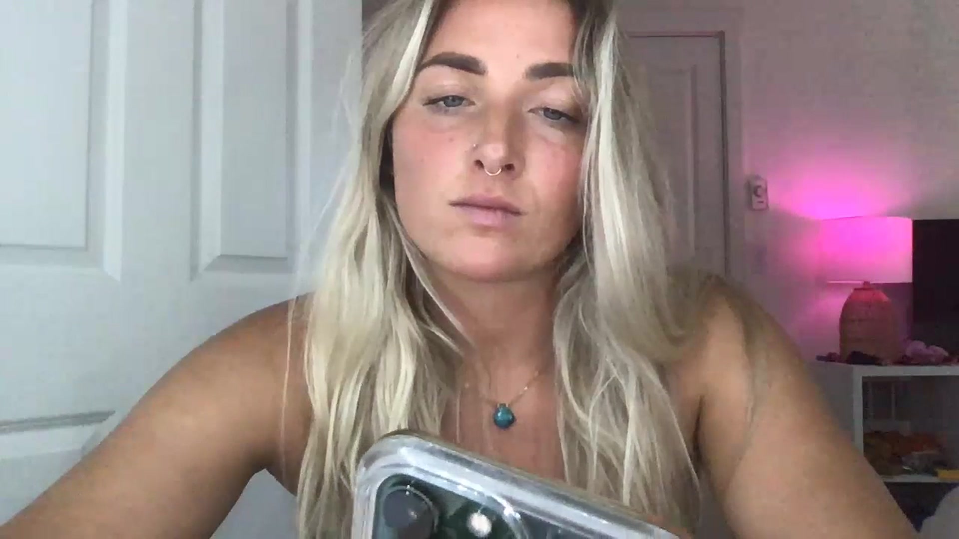Gallery image thumbnail from OliviaQuinnn's myfreecams stream on, 07/06/2023, 01:28 image 5 of 20