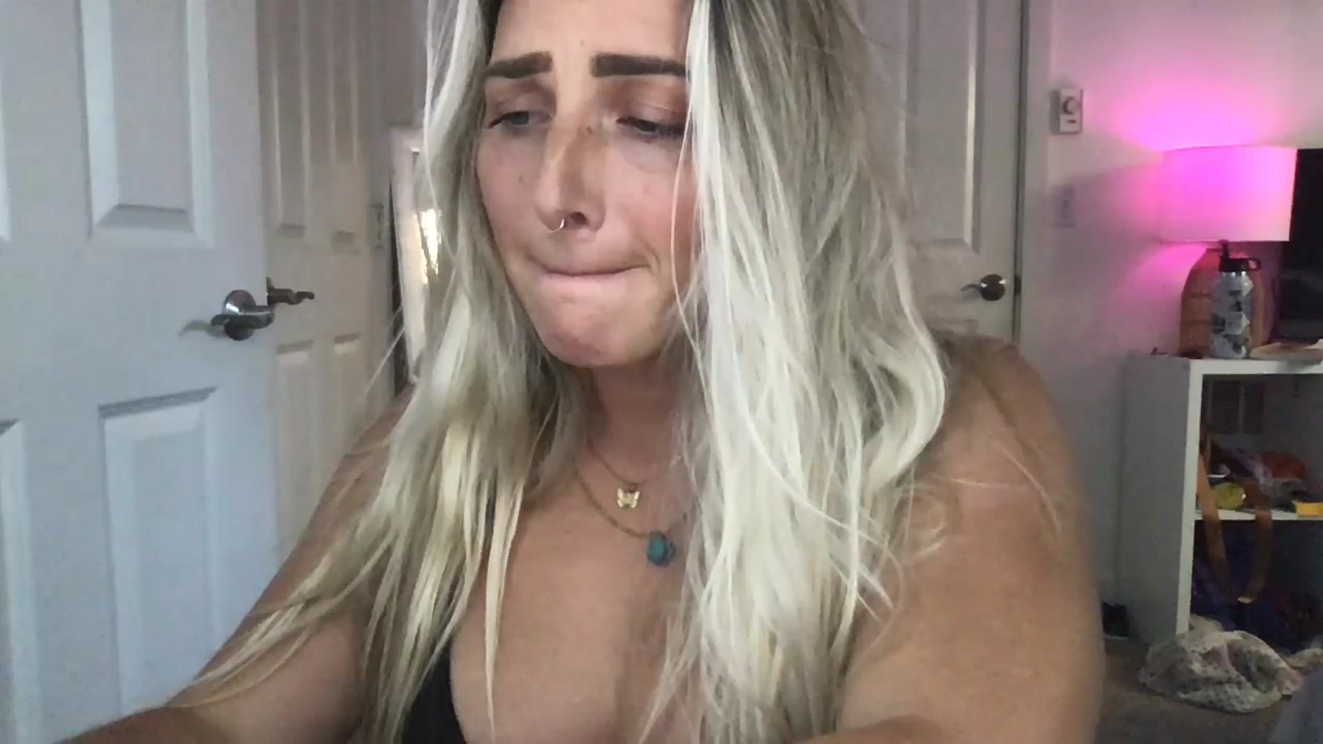 Gallery image thumbnail from OliviaQuinnn's myfreecams stream on, 07/07/2023, 23:21 image 17 of 20