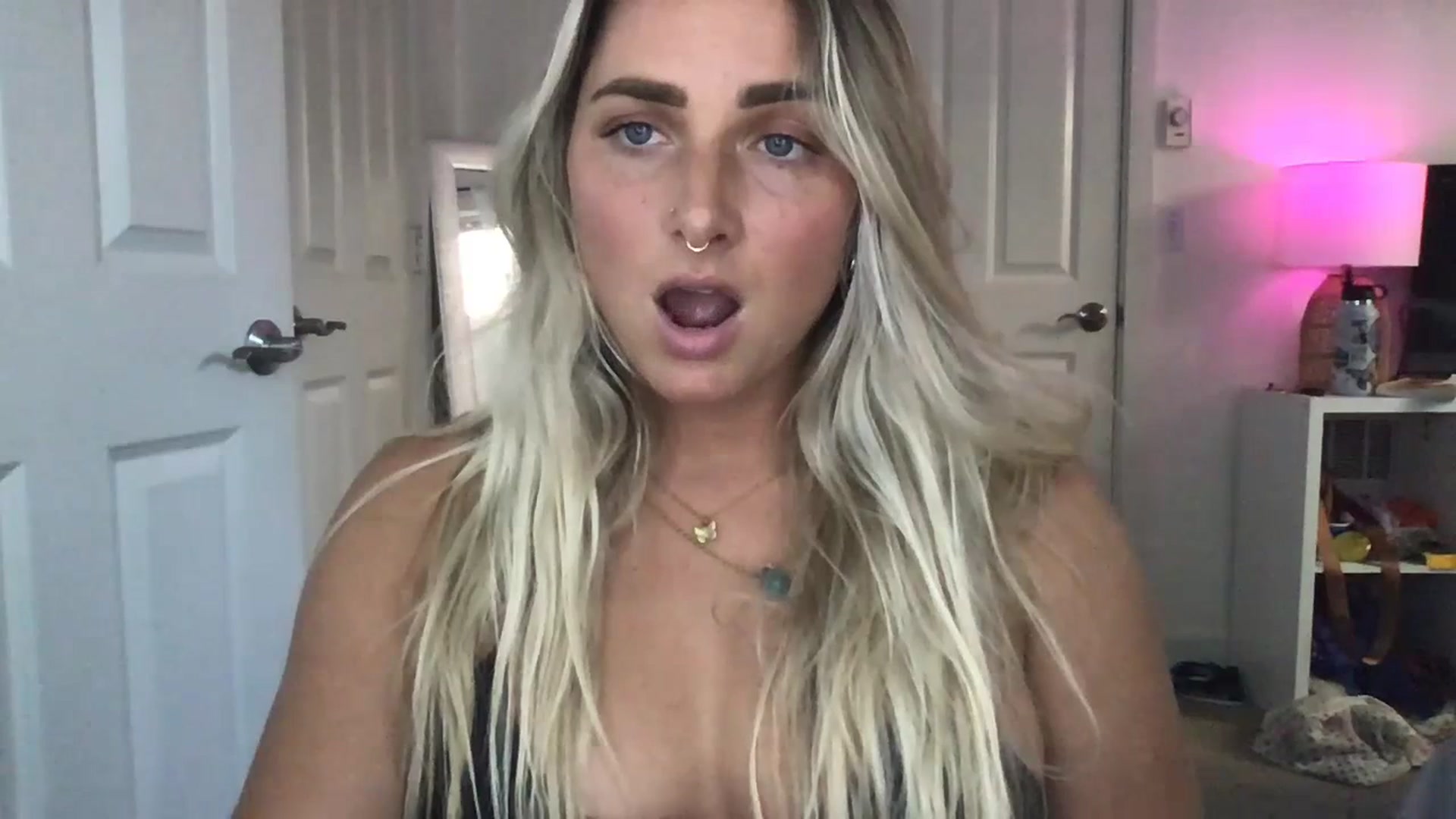 Gallery image thumbnail from OliviaQuinnn's myfreecams stream on, 07/07/2023, 23:21 image 18 of 20