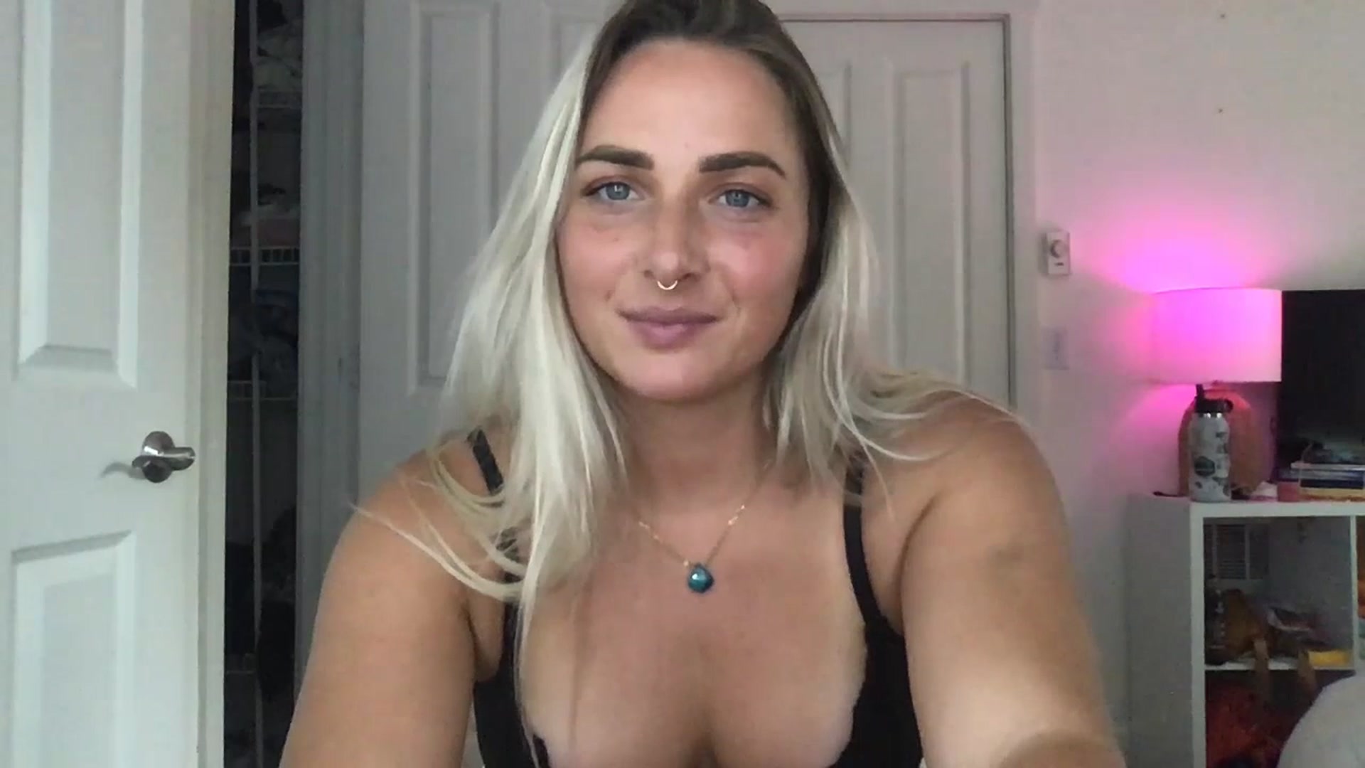 Gallery image thumbnail from OliviaQuinnn's myfreecams stream on, 07/10/2023, 23:31 image 16 of 20