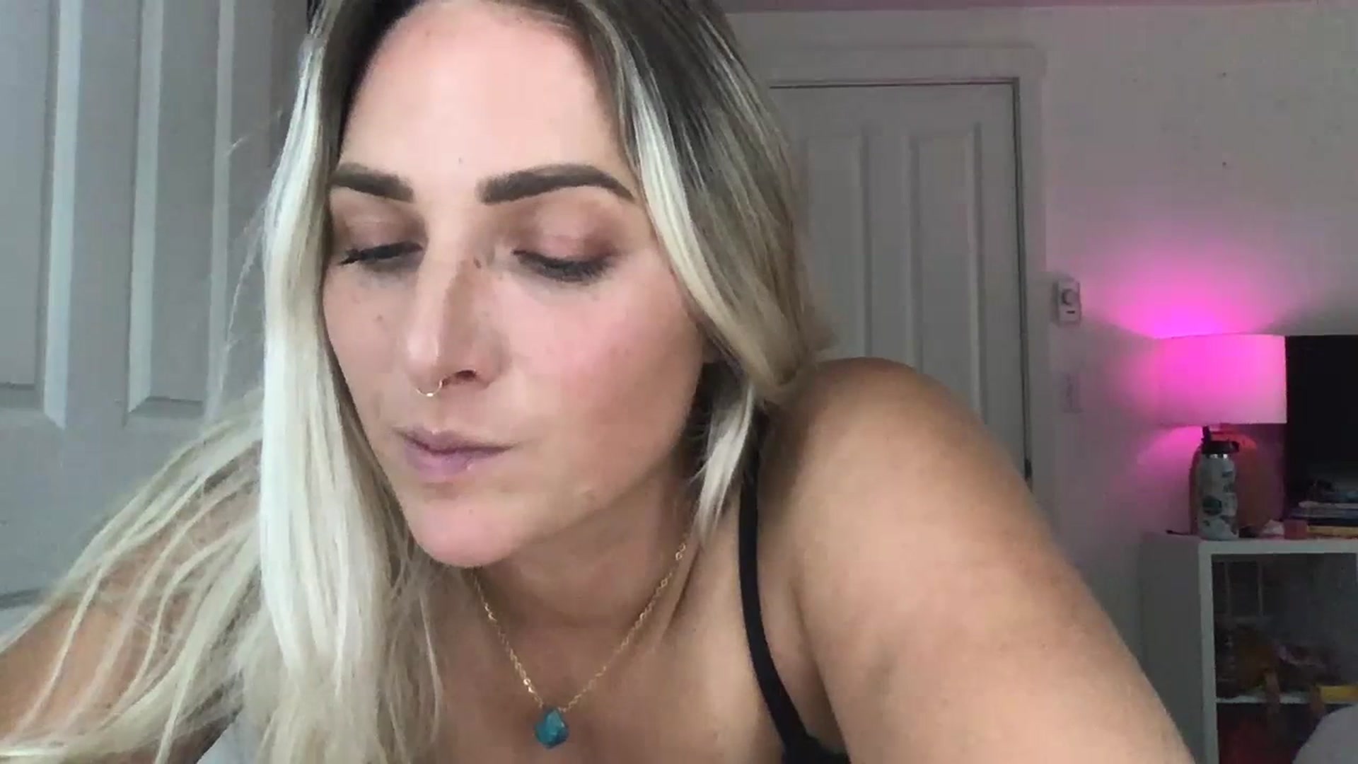 Gallery image thumbnail from OliviaQuinnn's myfreecams stream on, 07/10/2023, 23:31 image 8 of 20