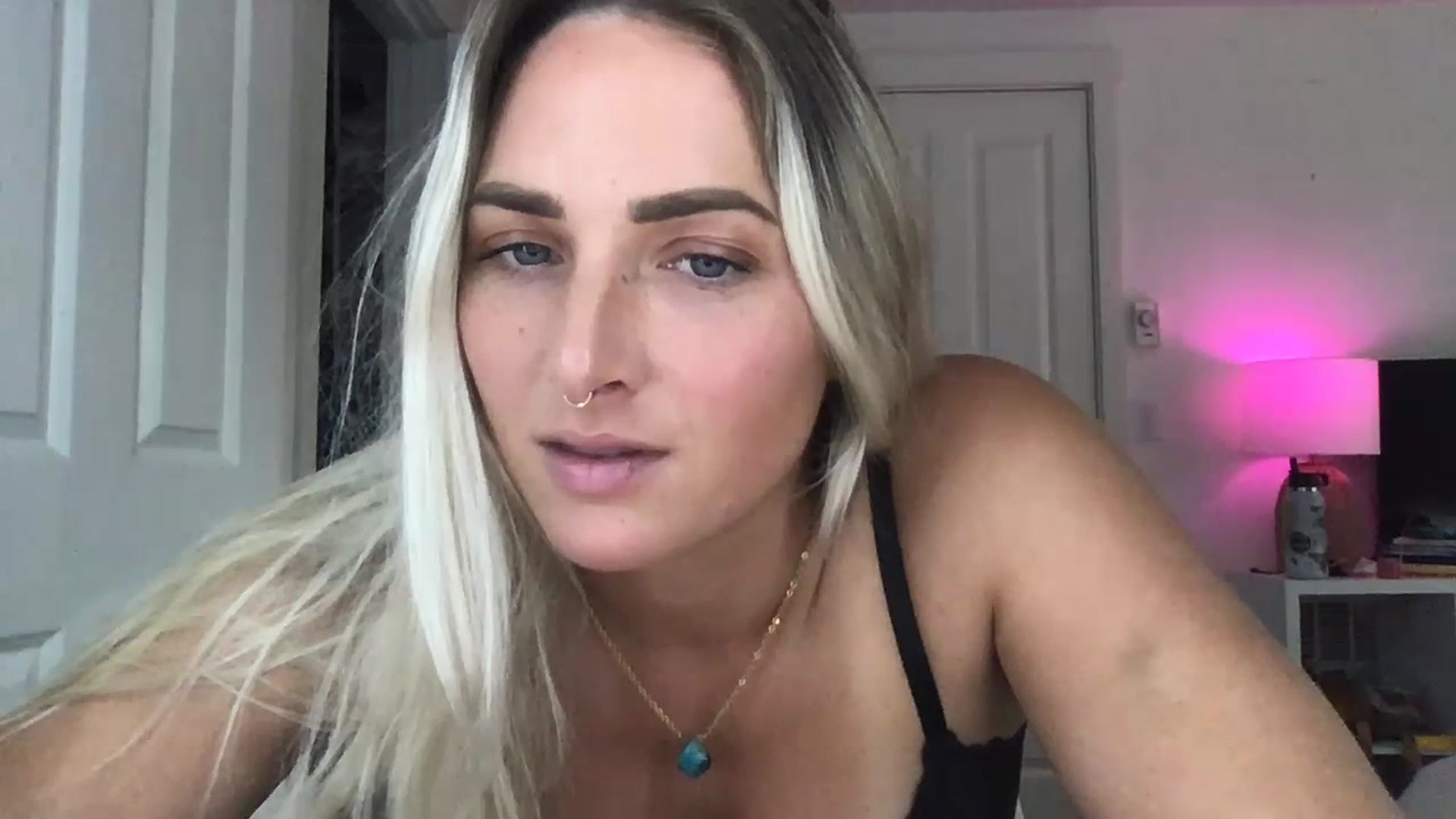 Gallery image thumbnail from OliviaQuinnn's myfreecams stream on, 07/10/2023, 23:31 image 10 of 20