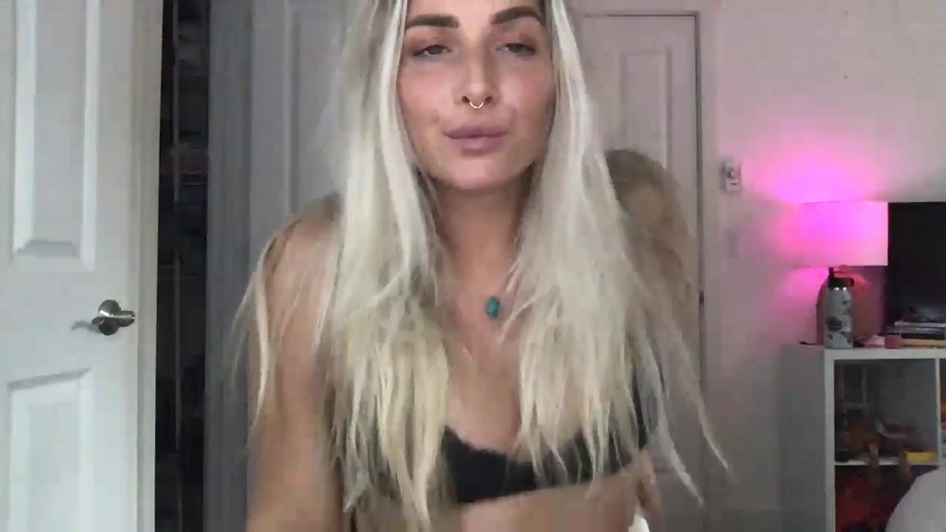 Gallery image thumbnail from OliviaQuinnn's myfreecams stream on, 07/10/2023, 23:31 image 17 of 20