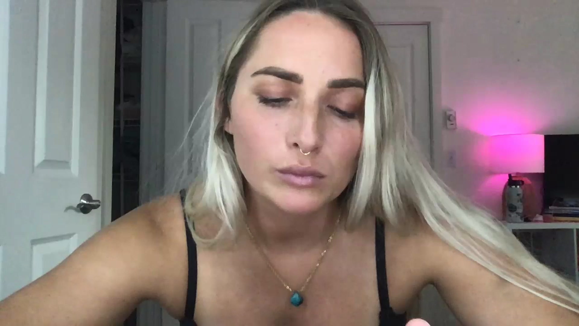 Gallery image thumbnail from OliviaQuinnn's myfreecams stream on, 07/10/2023, 23:31 image 2 of 20