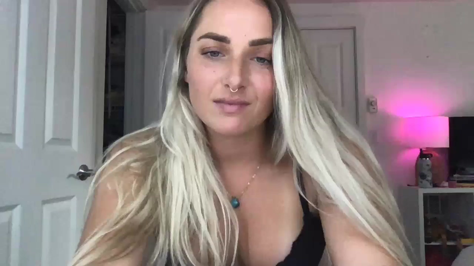 Gallery image thumbnail from OliviaQuinnn's myfreecams stream on, 07/10/2023, 23:31 image 11 of 20