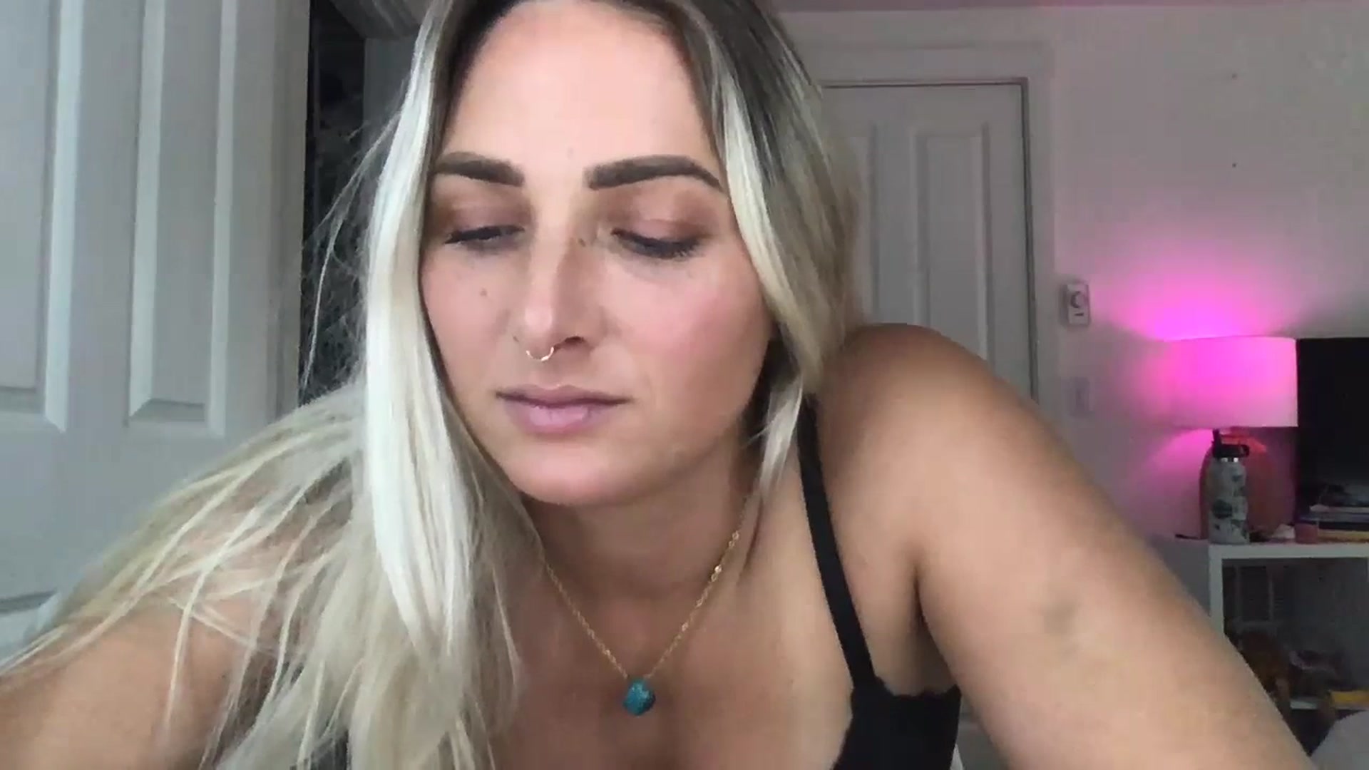 Gallery image thumbnail from OliviaQuinnn's myfreecams stream on, 07/10/2023, 23:31 image 9 of 20